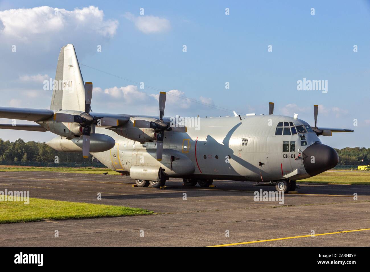 Kleine BROGEL, BELGIQUE - 13 septembre 2014 : avion de transport Hercules Lockheed C-130 H de l'armée de l'air belge sur le tarmac de la base aérienne Kleine-Brogel. Banque D'Images