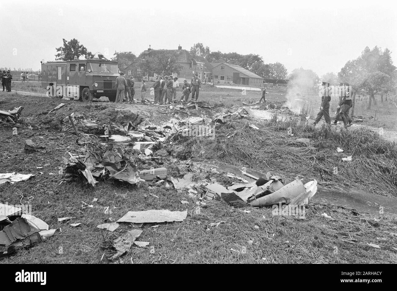 L'avion de l'American Air Force s'est écrasé en Maurik près de l'Épave de Tiel du chasseur fantôme écrasé Date : le 21 juin 1971 lieu : Gueldre, Maurik mots clés : relief, avions, épaves Banque D'Images