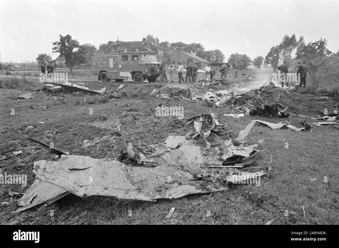 L'avion de l'American Air Force s'est écrasé en Maurik près de l'Épave de Tiel du chasseur fantôme écrasé Date : le 21 juin 1971 lieu : Gueldre, Maurik mots clés : relief, avions, épaves Banque D'Images