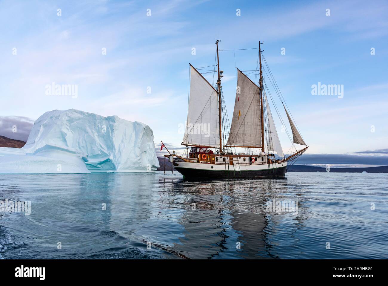 Le bateau à voile 'Donna Wood' à Scoresby Sound, dans l'est du Groenland Banque D'Images