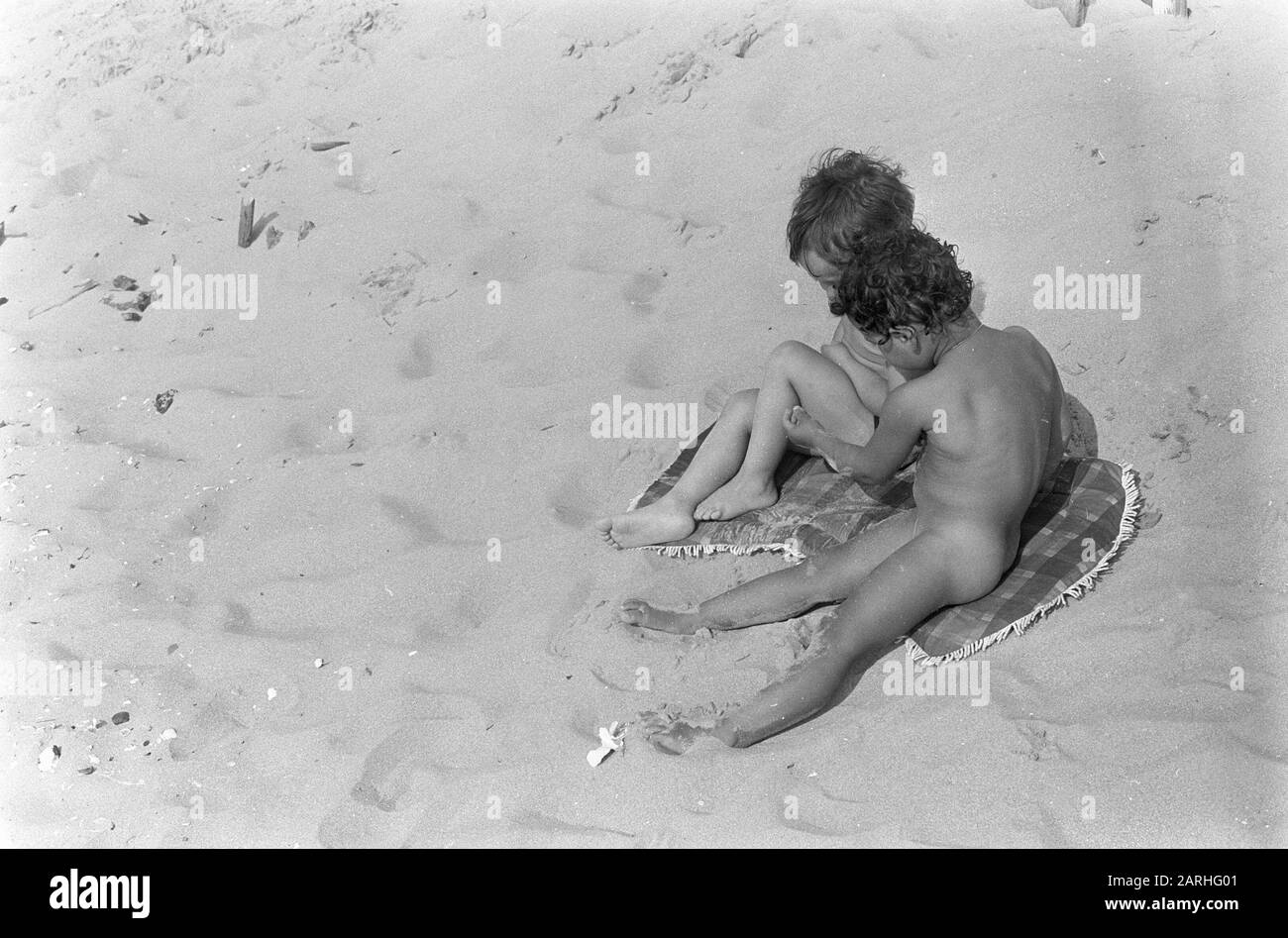 Chaleur estivale, gens en mer Date: 11 mai 1967 Banque D'Images