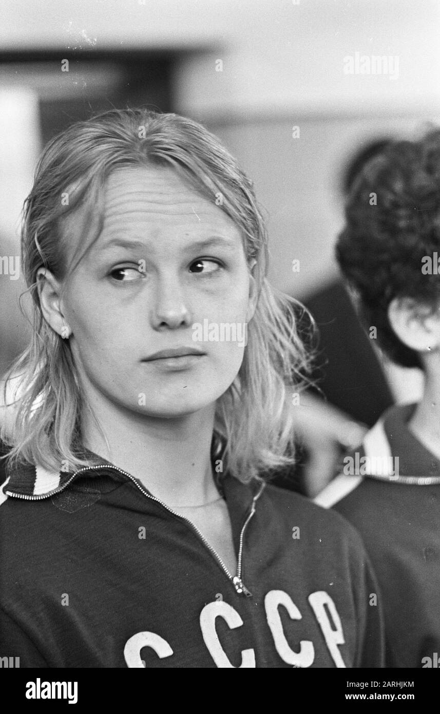 Concours de natation à Den Bosch, The Russin Swetlana Babanina (Head) record du monde 100 mètres allaiter femmes Date: 13 mars 1966 lieu: Den Bosch, Russie mots clés: Match de natation, seinAVC Nom personnel: Swetlana Babanina Banque D'Images