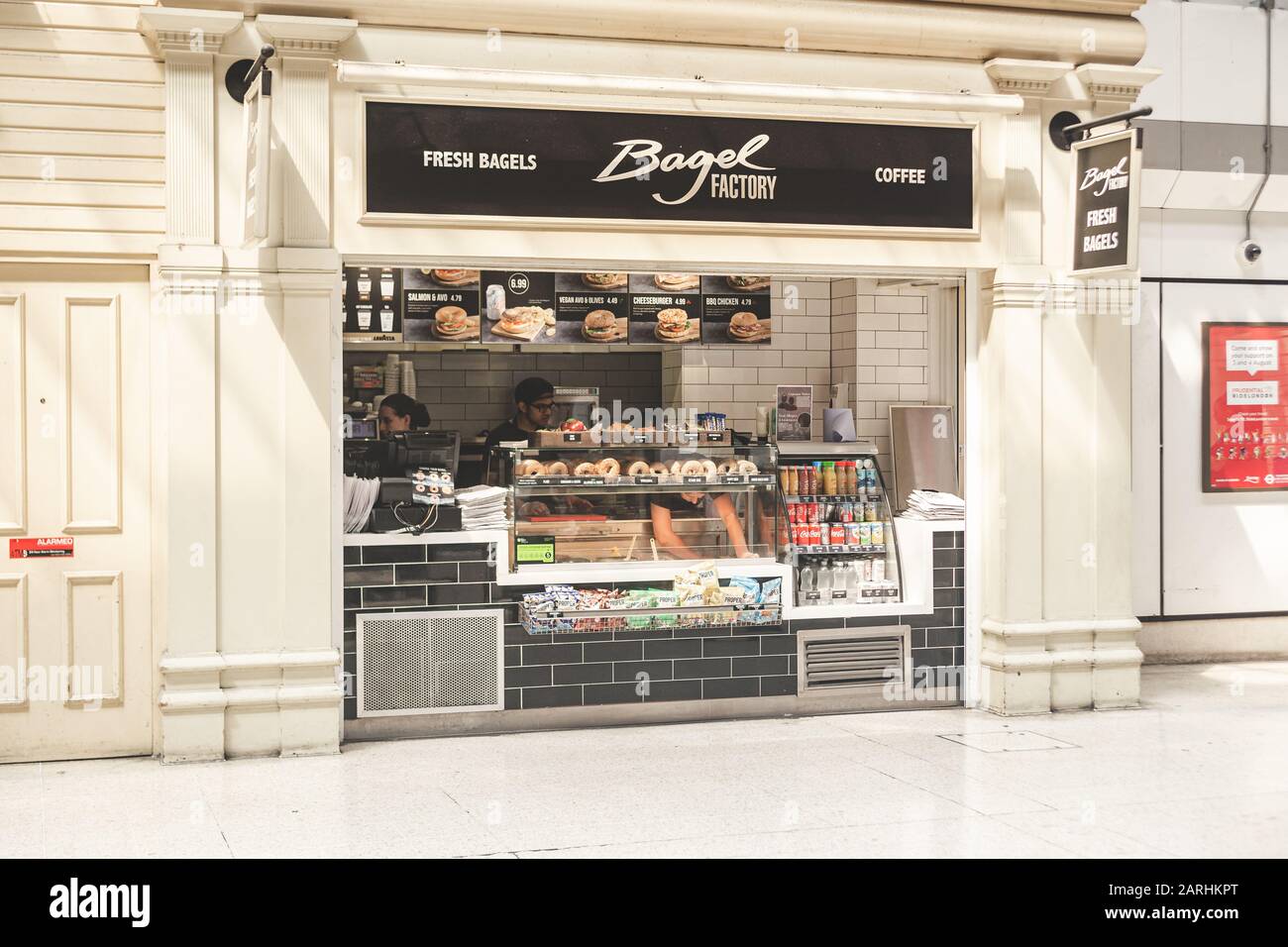 London/UK - 22/07/2019: Sortie de l'usine de bagel à la station Marylebone. L'usine de bagel est une chaîne de sortie de bagel dans tout le Royaume-Uni et l'Irlande au plus grand majo Banque D'Images
