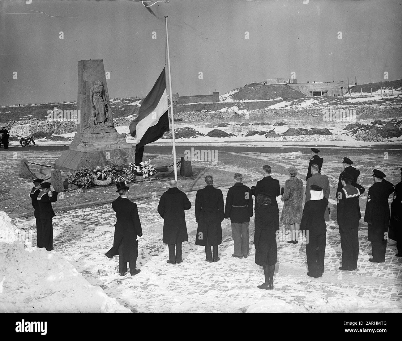 Commémoration Bataille Javazee Date : 27 Février 1947 Lieu : Javazee Mots Clés : Commémoration, Bataille, Couronne, Monuments Banque D'Images