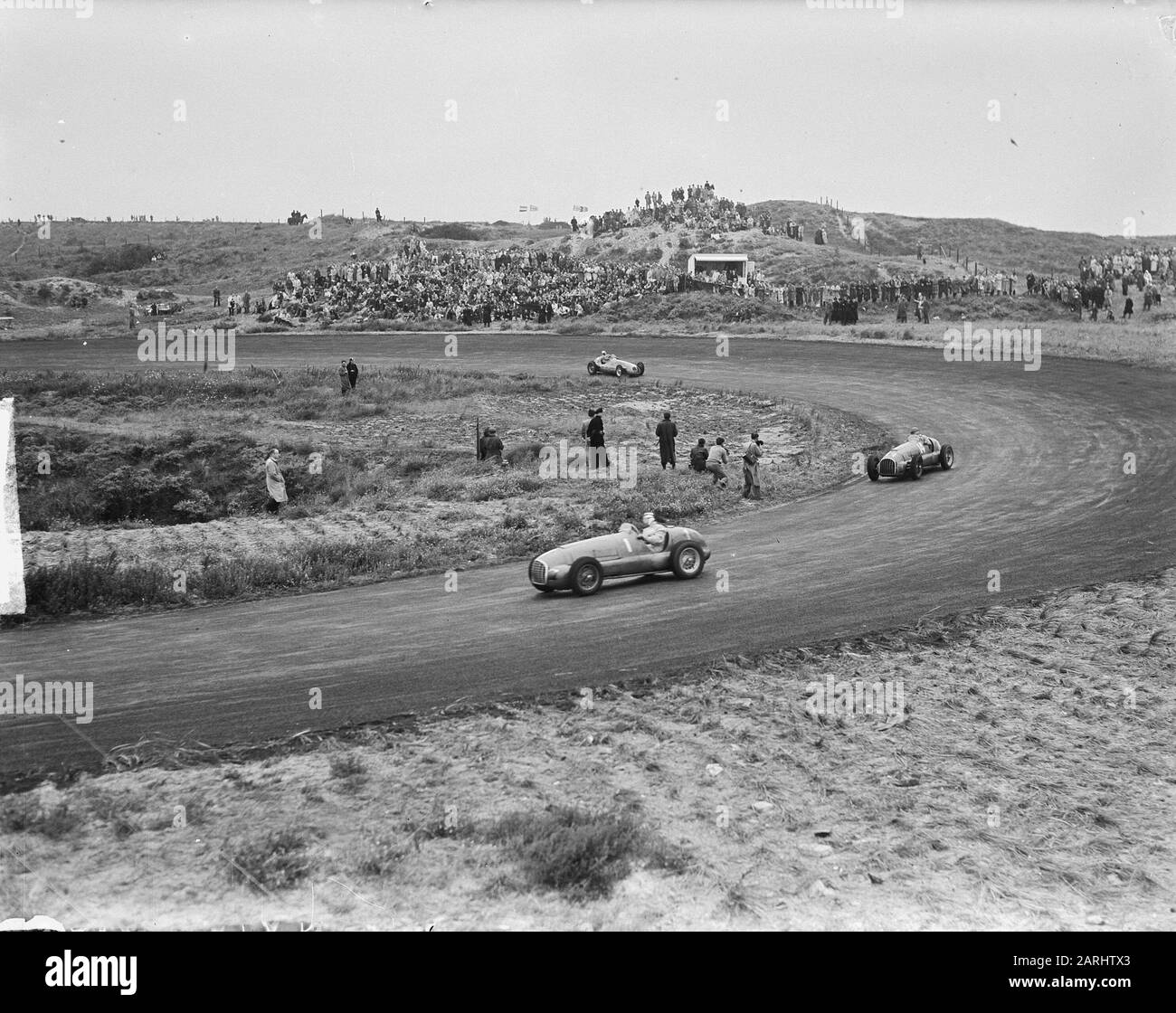 Courses automobiles internationales sur le circuit de Zandvoort Annotation: Grand Prix des Pays-Bas, Voorop Two Maseratis Date: 30 juillet 1949 lieu: Zandvoort mots clés: Motorsport Banque D'Images