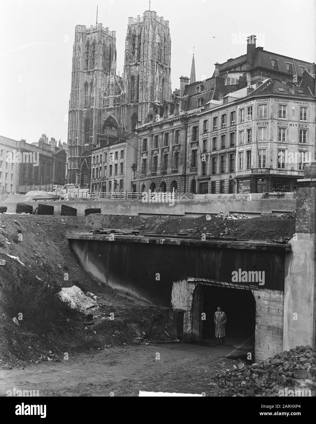 Construction de la gare à Bruxelles près de St. Bonne date: 10 mars 1950 lieu: Bruxelles Nom de l'institution: Cathédrale Saint Gudula Banque D'Images