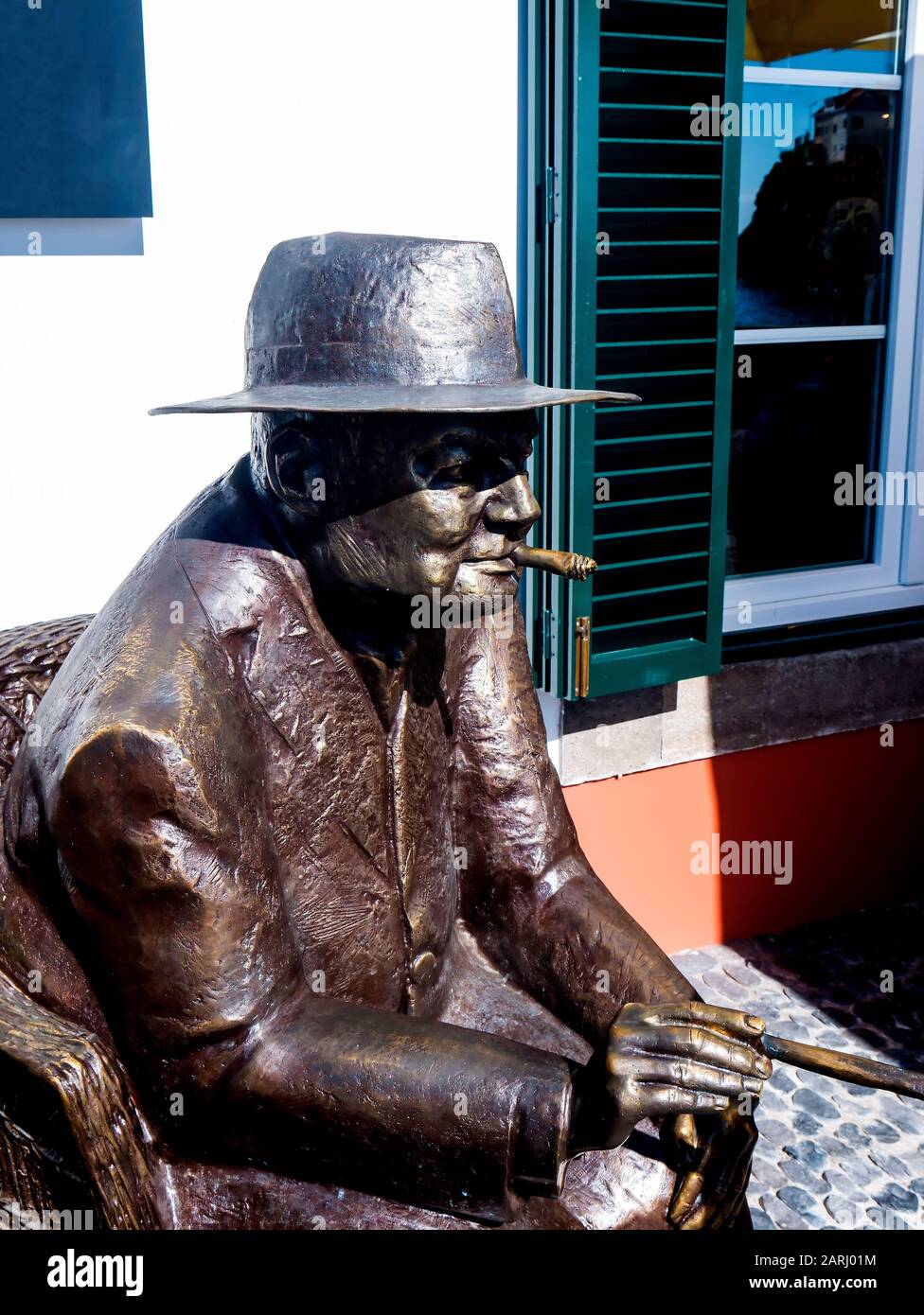 Camara de Lobos est un village de pêcheurs pittoresque près de la ville de Funchal Madeira. Statue de Winston Churchill qui aimait peindre dans ce village Banque D'Images