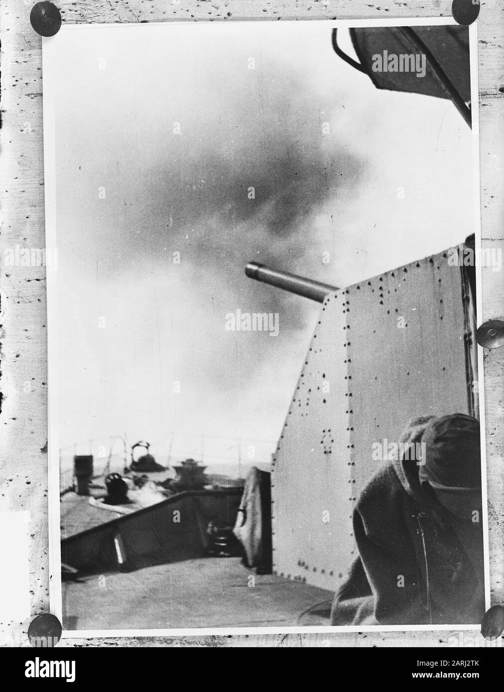 Rh. Mme Dan. Evertsen en action chez Wonsan Molen van Oostvoorne Date : 26 avril 1951 lieu : Oostvoorne mots clés : AKTIES, MOLENS Nom du personnage : EVERTSEN HR. MME. Banque D'Images