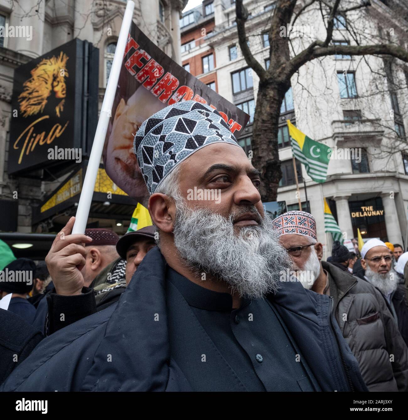 Kashmiris et Sikhs protestent à l'extérieur de la Haute Commission indienne de Londres le jour 2020 de la République. Une protestation anti-Inde pour informer le monde des crimes discriminatoires et racistes que l'État indien de Modi a commis contre les musulmans, les sikhs, les chrétiens, les Dalits, etc. 26 janvier 2020 Banque D'Images