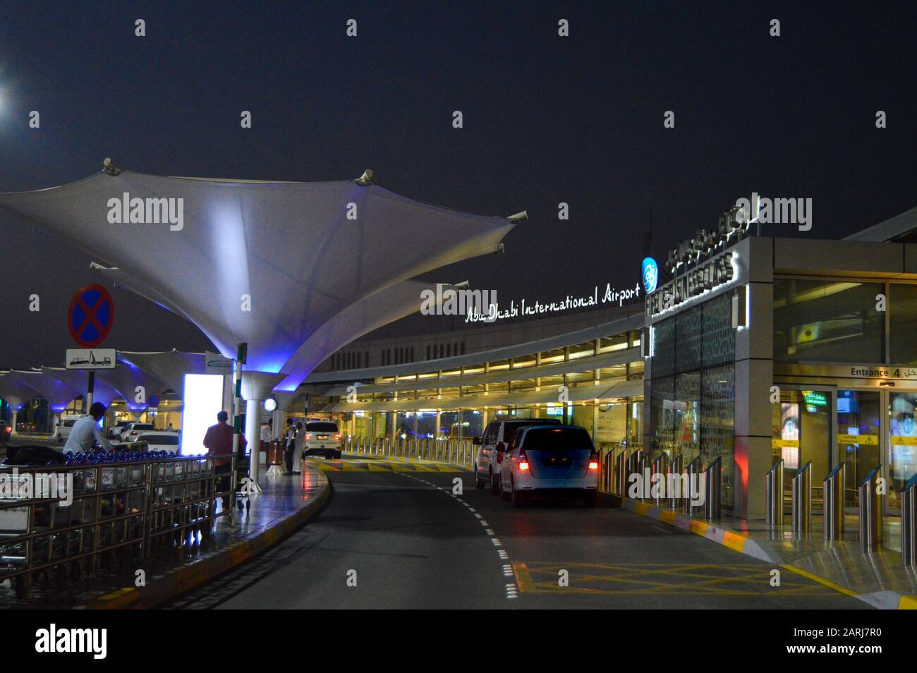 L'aéroport international d'Abu Dhabi dans la capitale des Emirats arabes unis Emirats Arabes , Eimrates Banque D'Images