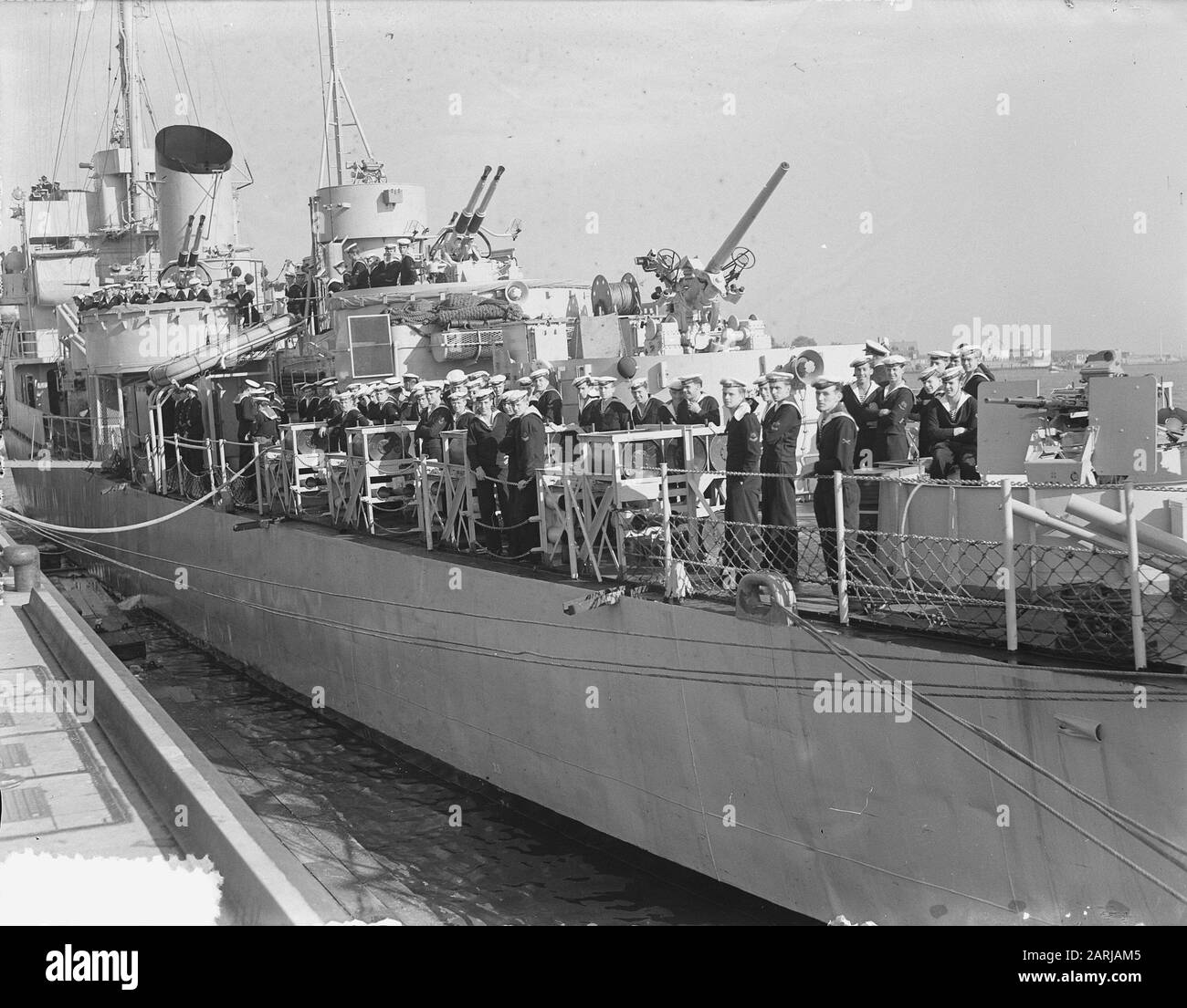 Heure De Départ. Mme Dan. Frégate Dubois en Corée Date : 15 septembre 1953 mots clés : Marine, navires Banque D'Images