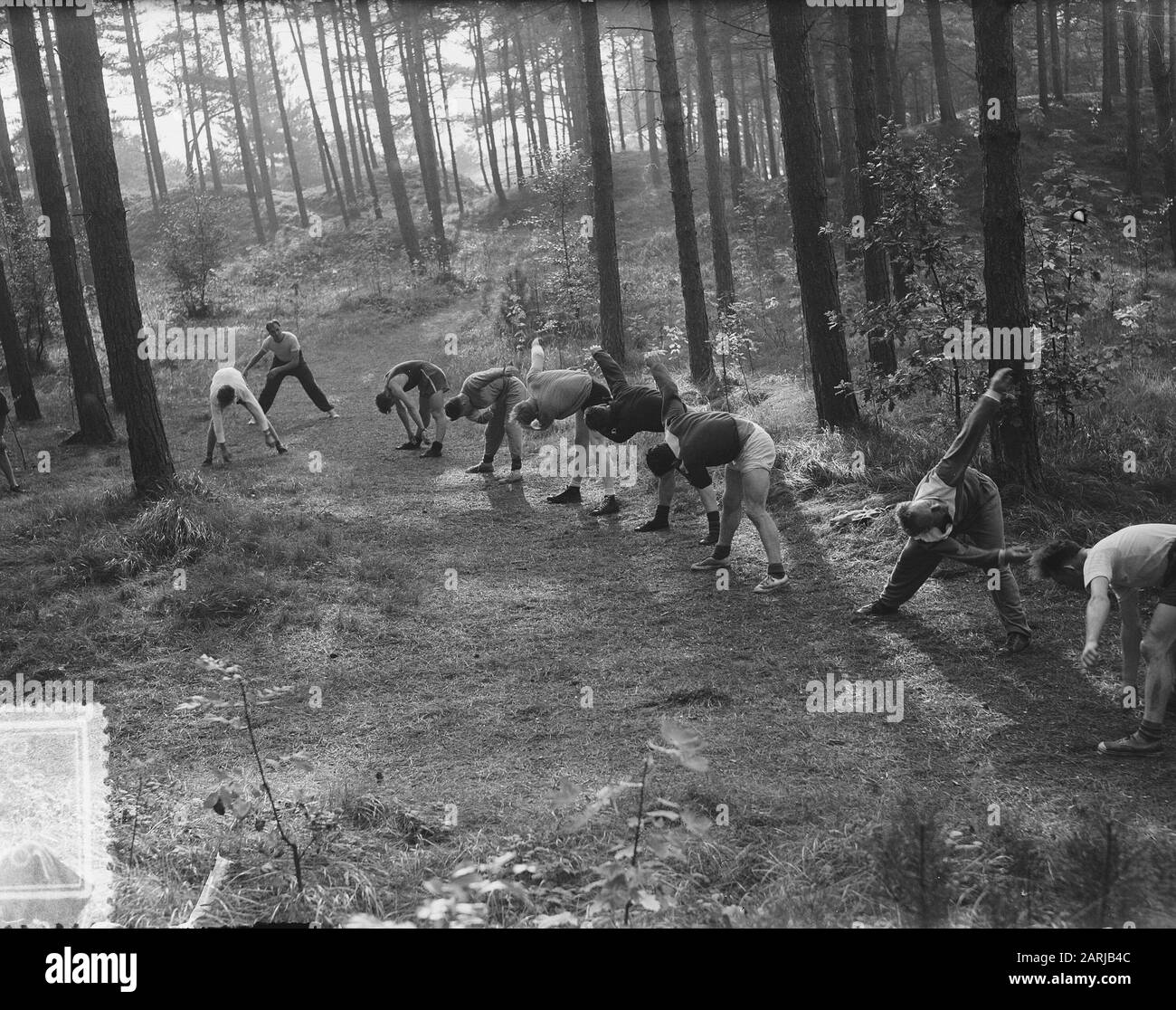Formation équipe de patinage néerlandaise DIRECTEURS INFORMATIQUES Overveen Date : 3 octobre 1953 lieu : Overveen mots clés : équipes de patinage, formations Nom personnel : DSI Banque D'Images