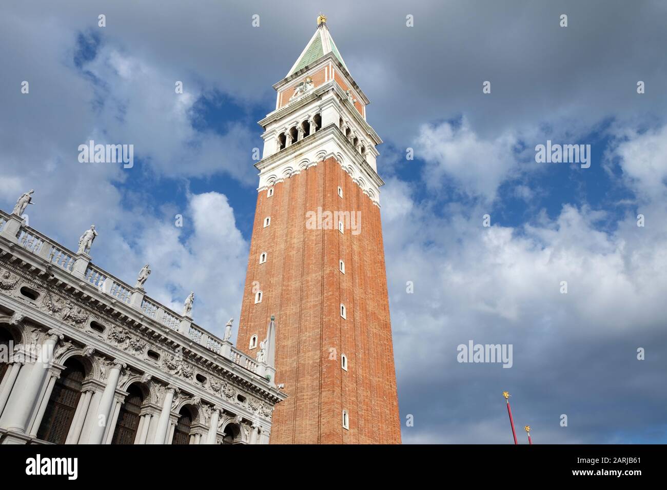 Venise, Italie : Vue Sur La Tour Campinal, Sur La Place Saint Marc (Piazza San Marco) Banque D'Images