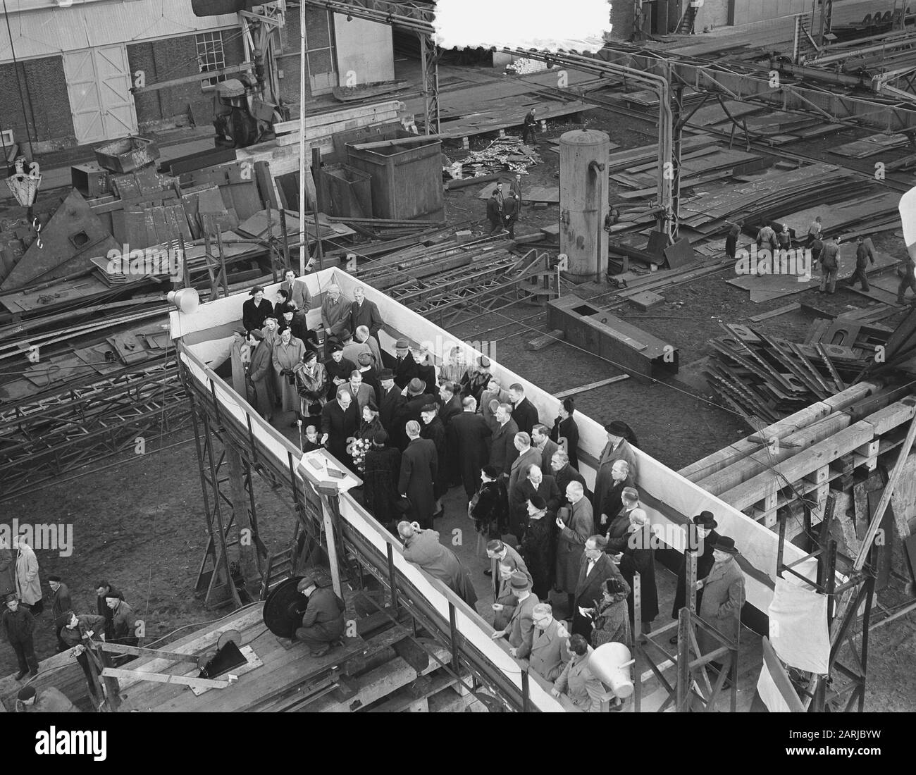 Lancement Du Cargo Artenis Par Mme Dailly Date: 4 Décembre 1953 Mots Clés: Tewaterlatingen Nom Personnel: Ailly, Arnold Jan D', Artenis Banque D'Images