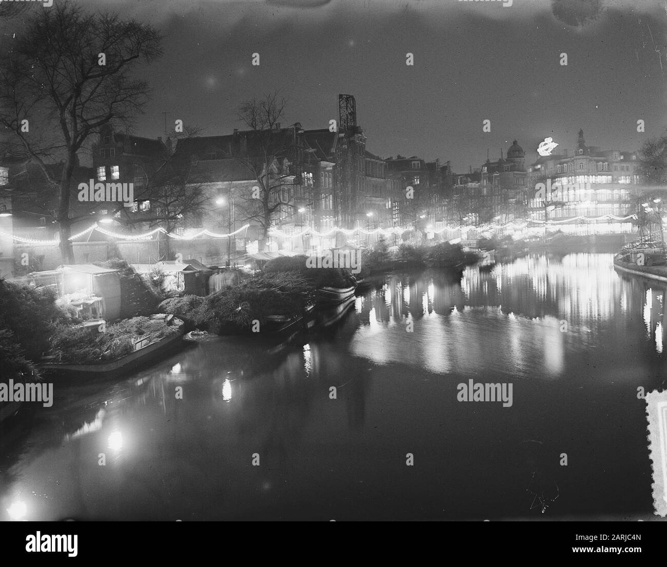 Marché Aux Fleurs D'Éclairage De Noël Amsterdam Date : 12 Décembre 1953 Lieu : Amsterdam, Noord-Holland Mots Clés : Éclairage De Noël, Marché Aux Fleurs Banque D'Images