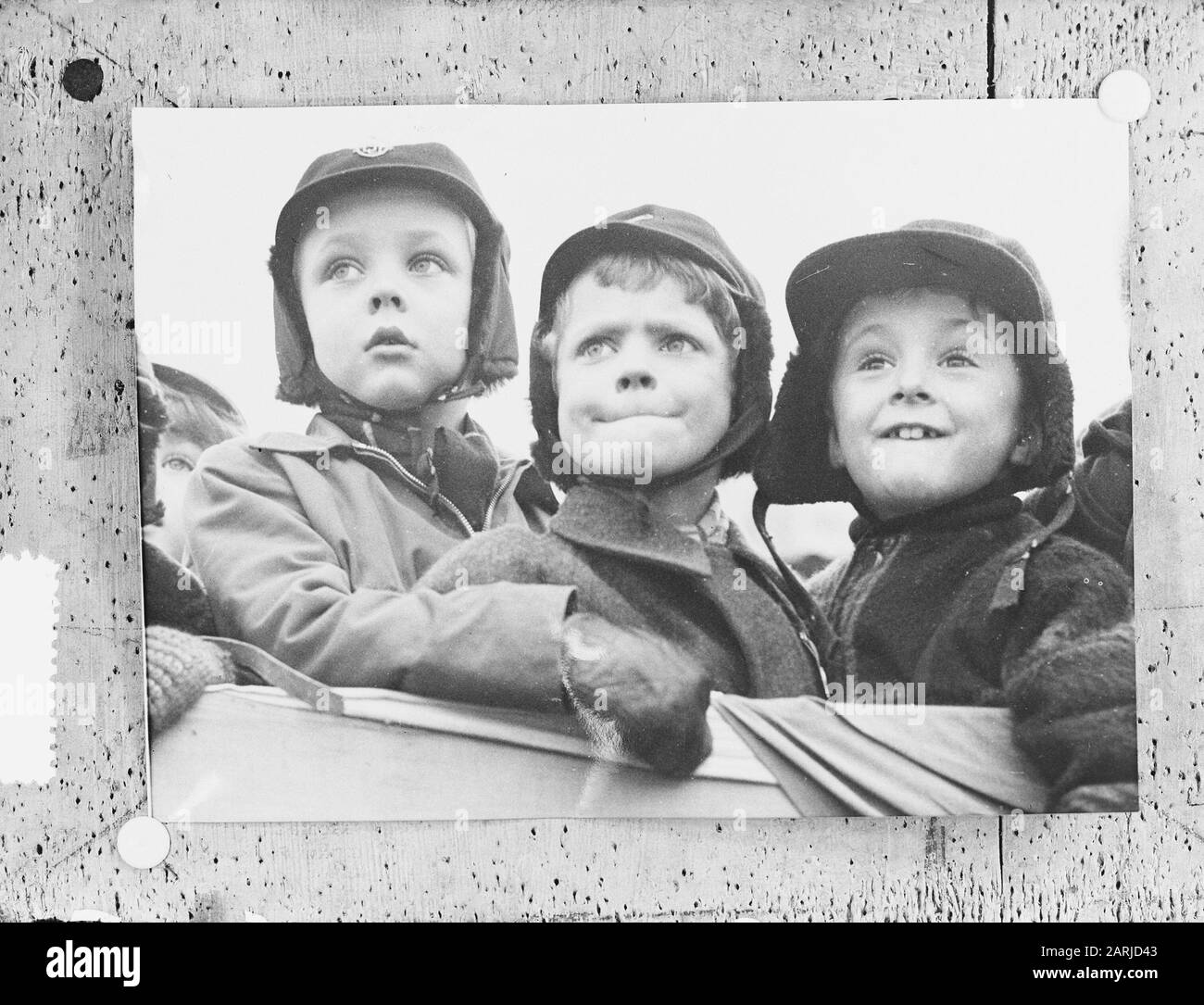 Prince suédois Carl Gustaf avec des amis au hockey Date : 6 mars 1954 mots clés : nom De La Personne de hockey : Prince Carl Gustaf Banque D'Images