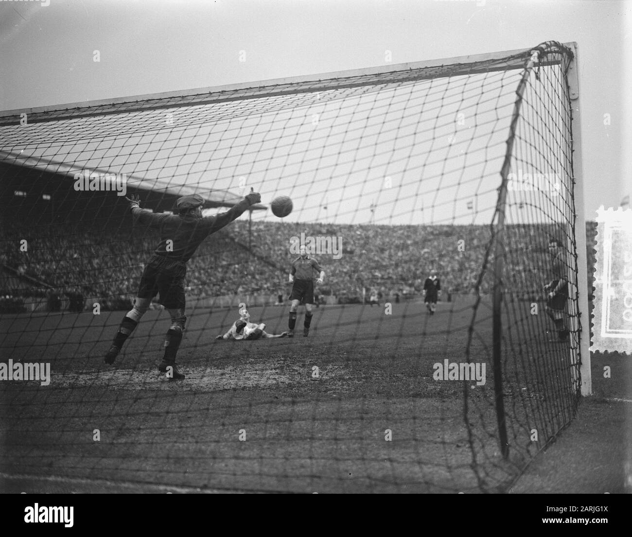Football Belgique Contre Hollande, 4-3, Deurne Date: 24 Octobre 1954 Lieu: Deurne Mots Clés: Sport, Football Banque D'Images