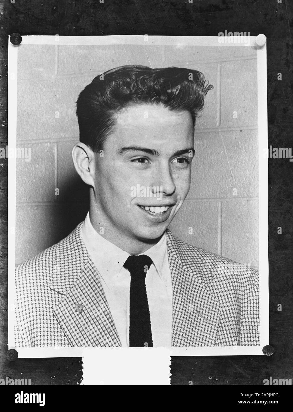 Joe Meany, un garçon américain qui naviguera de l'Angleterre aux États-Unis avec la réplique de la Mayflower, visitera les Pays-Bas, et en particulier Leiden. Leiden était le lieu d'origine des Pères de Pilgrim Date: 9 mars 1957 lieu: Amérique, Leiden, Zuid-Holland mots clés: Visites, histoire, garçons, bateaux Nom personnel: MEANY, Joe Banque D'Images