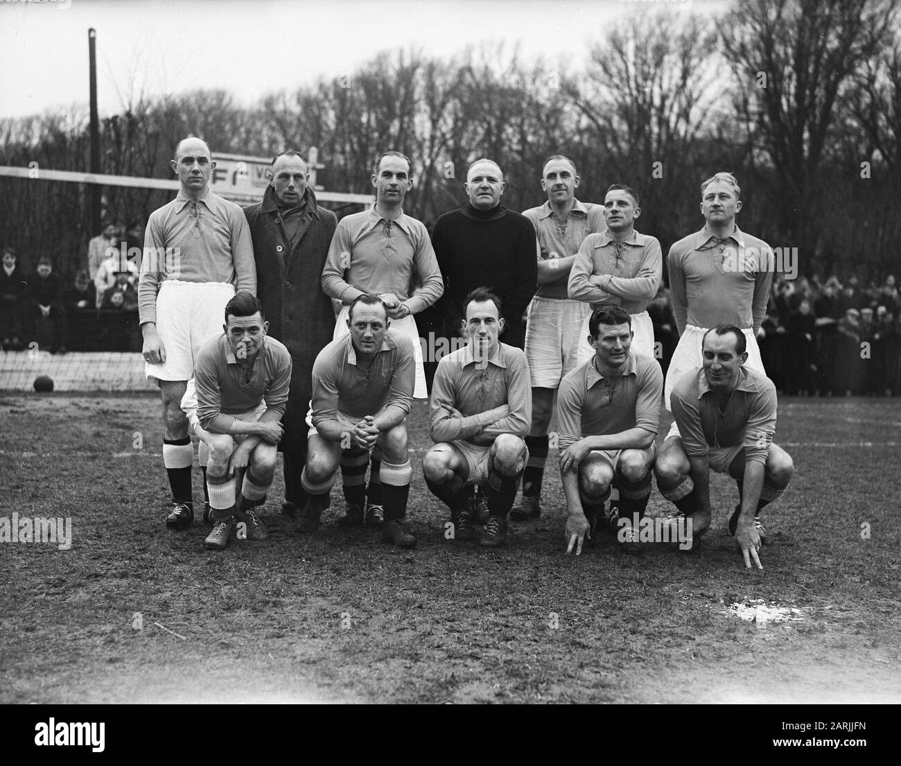 Concours traditionnel du nouvel an. HFC contre les anciennes internationales. Elftal Oud-Internationals Date : 1 Janvier 1948 Mots Clés : Sport, Football Banque D'Images