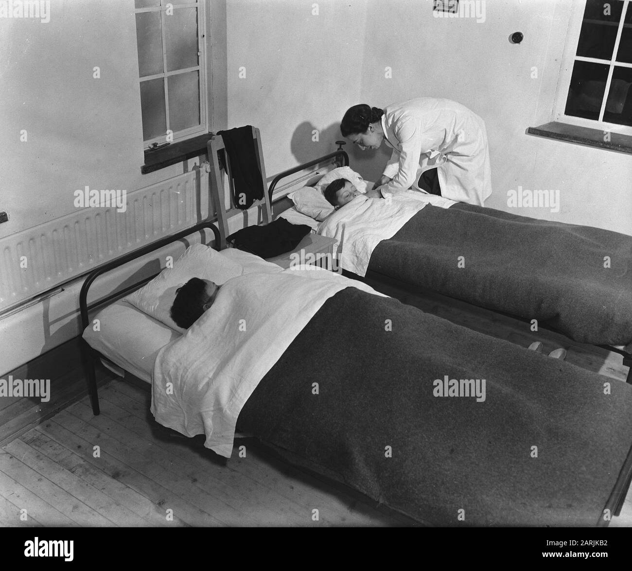 Rhudelsheim Foundation for Jewish Children Date : 18 janvier 1946 mots clés : enfants, dortoirs, fondations Nom de l'institution : Rhudelsheimstichting Banque D'Images