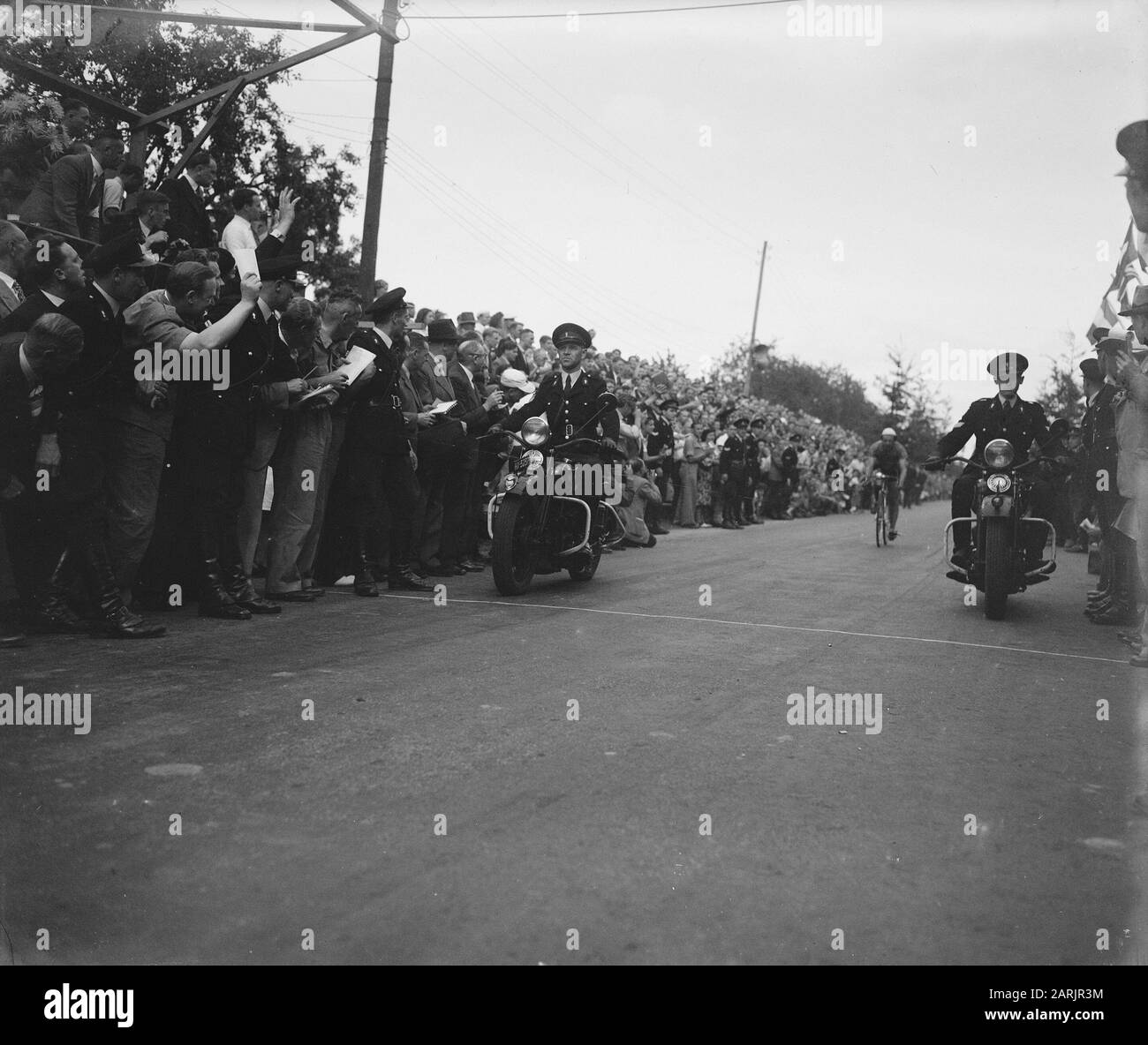 Championnats du monde Cyclisme sur la route à Valkenburg. Amateurs. Vainqueur Harry Snell (Suède) à la fin Date: 21 août 1948 lieu: Limbourg, Valkenburg mots clés: Sport, cyclisme Nom personnel: Snell, Harry Banque D'Images