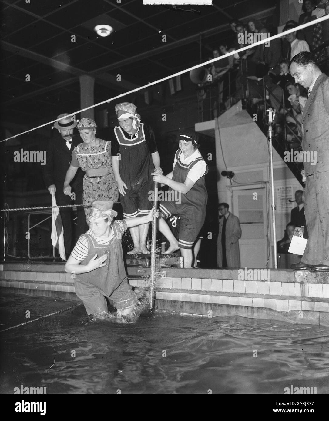 Fête de natation à l'occasion du 60ème anniversaire KNZB Dames il y a 60 ans Date: 24 septembre 1948 mots clés: Année, occasion Banque D'Images