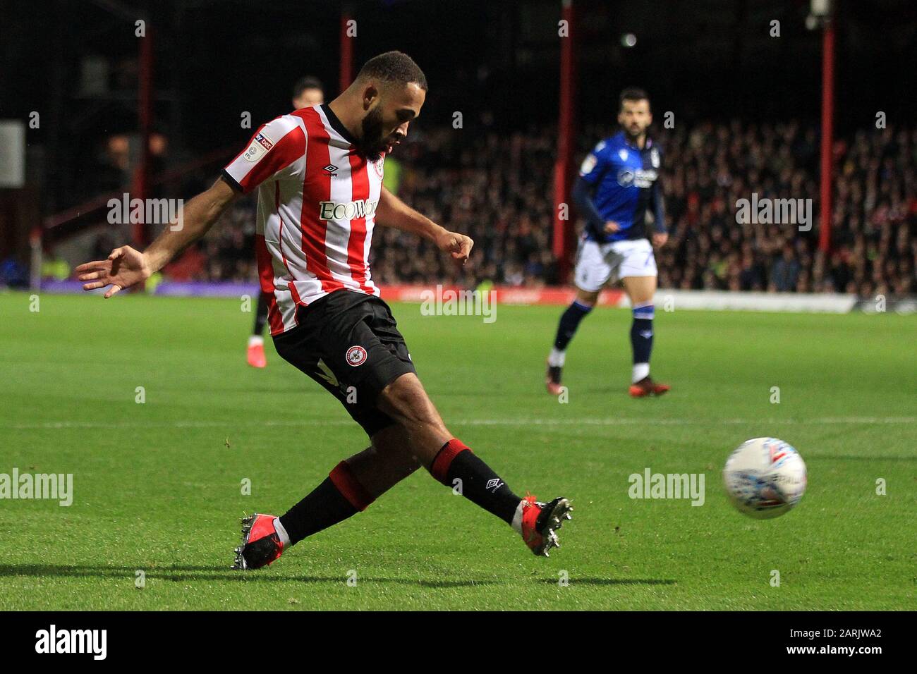 Londres, Royaume-Uni. 28 janvier 2020. Bryan Mbeumo de Brentford en action. Match de championnat EFL Skybet, Brentford / Nottingham Forest au stade Griffin Park à Londres le mardi 28 janvier 2020. Cette image ne peut être utilisée qu'à des fins éditoriales. Utilisation éditoriale uniquement, licence requise pour une utilisation commerciale. Aucune utilisation dans les Paris, les jeux ou une seule édition de club/ligue/joueur. Pic par Steffan Bowen/Andrew Orchard sports photographie/Alay Live news crédit: Andrew Orchard sports photographie/Alay Live News Banque D'Images