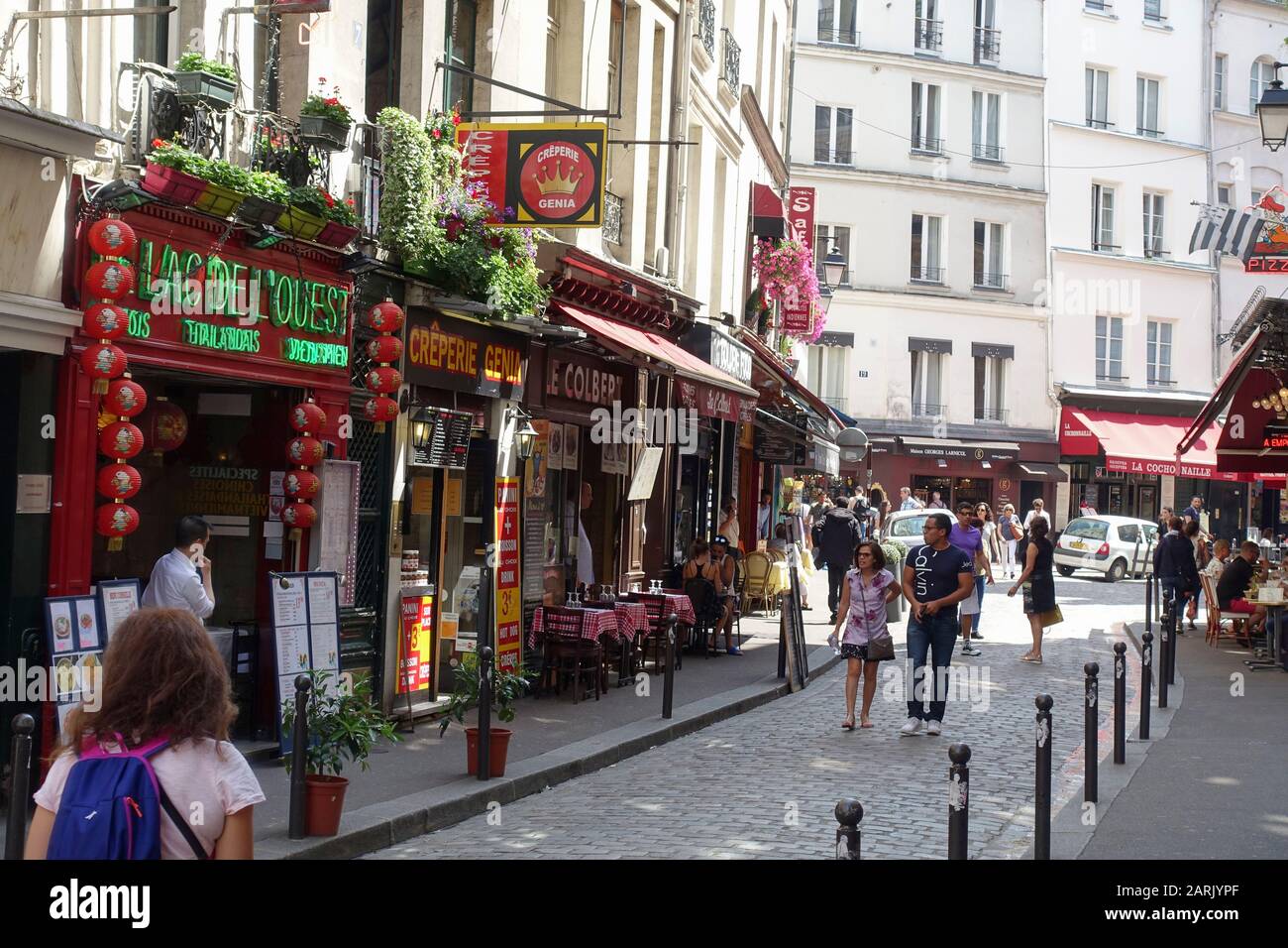 Restaurant et cafés à la jonction de la rue de la Harpe et Rue Saint-Sevérin dans le Quartier Latin, Paris, France Banque D'Images