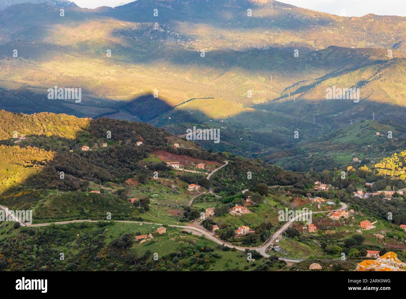 Italie, Sicile, Province De Palerme, Pollina. Vue sur le parc naturel régional de Madonie, qui fait partie du réseau mondial géoparcs de l'UNESCO. Banque D'Images