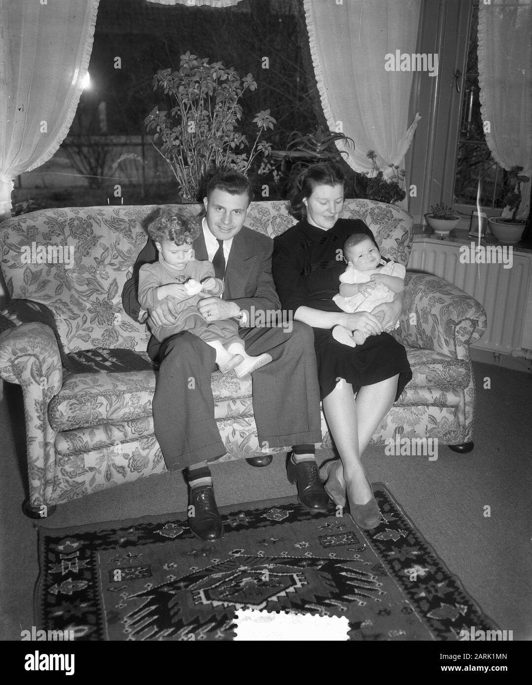 Série Nel van Vliet (glace froide) (dernières nouvelles, etc.) Date : 18 mars 1952 mots clés : Nouvelles, SÉRIE Nom personnel : Vliet, Nel van Banque D'Images