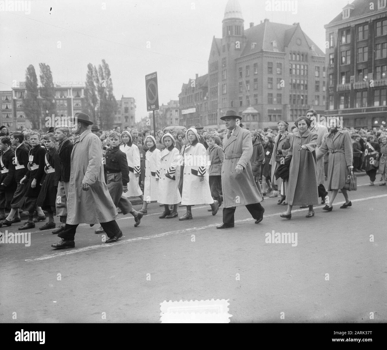 Fête 5 Ans Der Kuiovers À Amsterdam Date: 27 Octobre 1952 Lieu: Dam, Amsterdam, Noord-Holland Mots Clés: Parties Banque D'Images