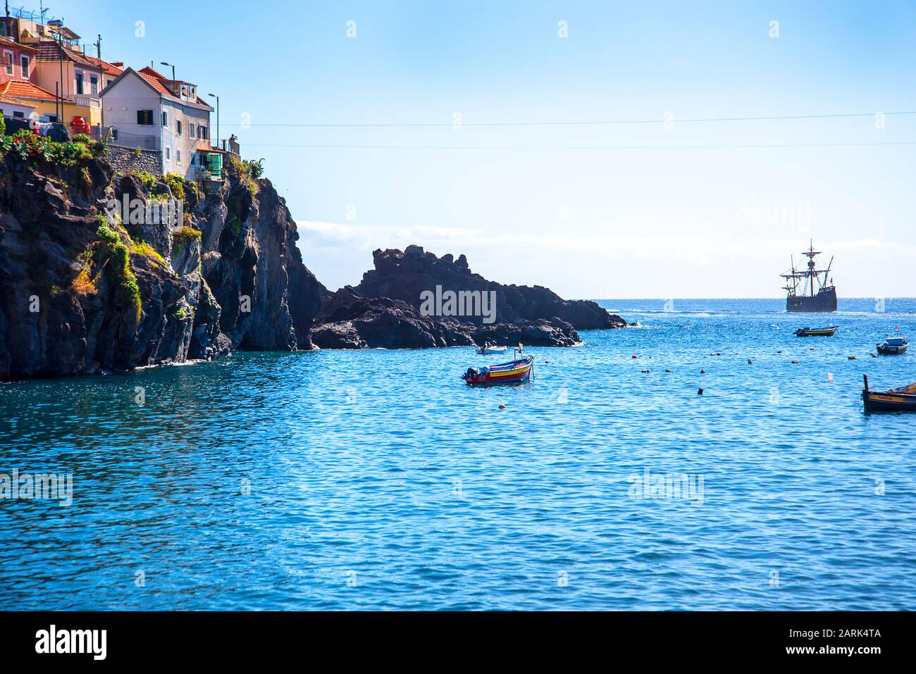 Camara de Lobos est un pittoresque village de pêcheurs avec de hautes falaises près de la ville de Funchal à Madère . Winston Churchill aimait à peindre ce village Banque D'Images