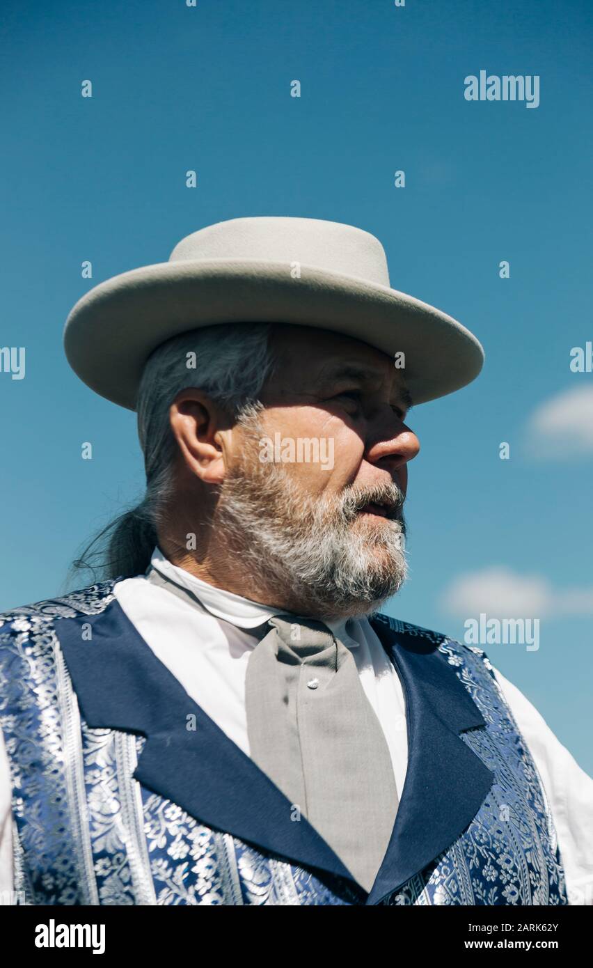 Portrait d'un guide touristique dans un musée. Banque D'Images