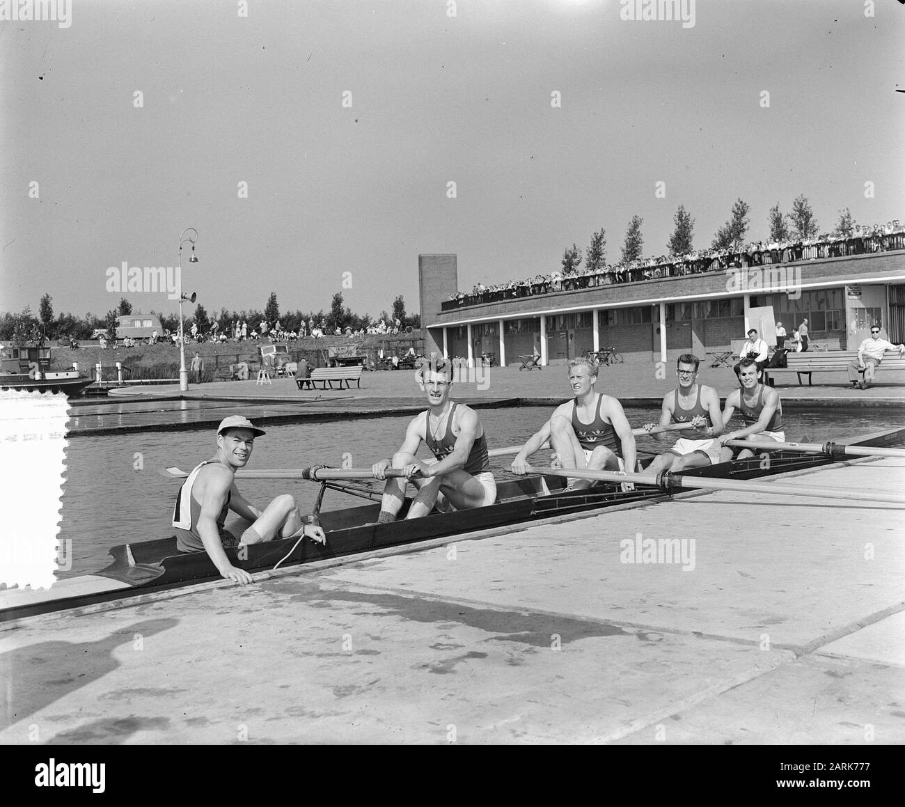 Championnats d'aviron européens hommes, photos d'équipe pour les matchs, divers participants Date : 27 août 1954 mots clés : labour, championnats d'aviron, participants Banque D'Images