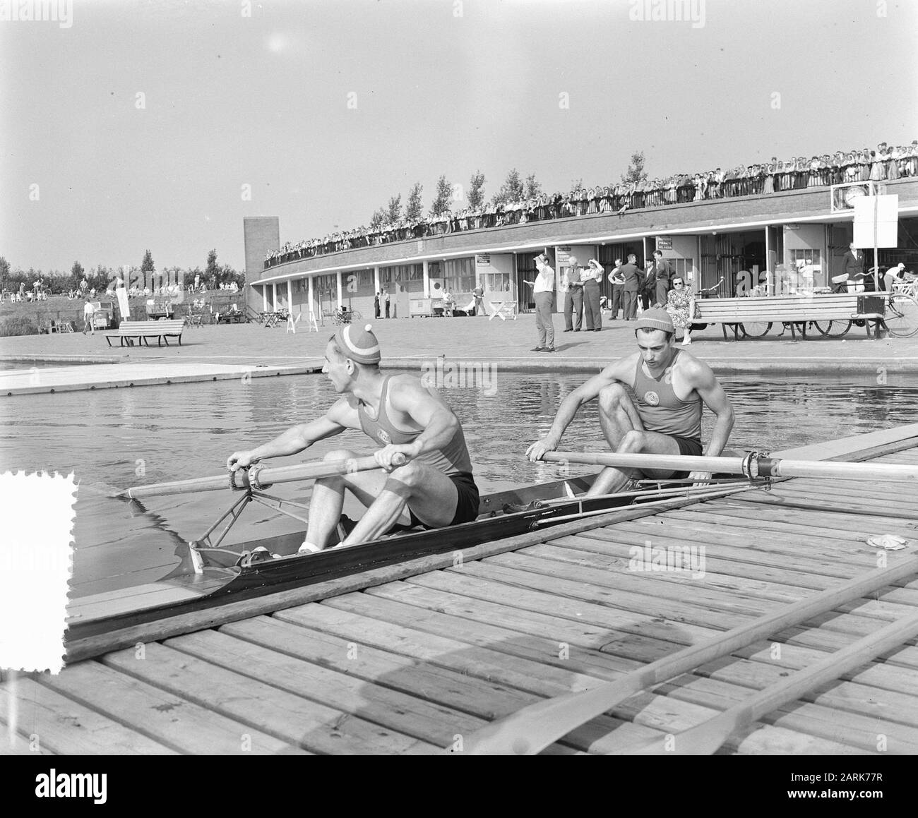 Championnats d'aviron européens hommes, photos d'équipe pour les matchs, divers participants Date : 27 août 1954 mots clés : labour, championnats d'aviron, participants Banque D'Images
