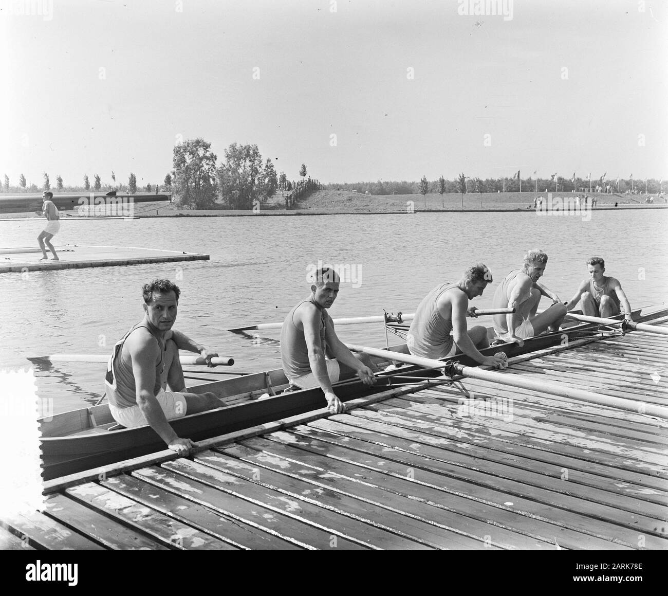 Championnats d'aviron européens hommes, photos d'équipe pour les matchs, divers participants Date : 26 août 1954 mots clés : labour, championnats d'aviron, participants Banque D'Images