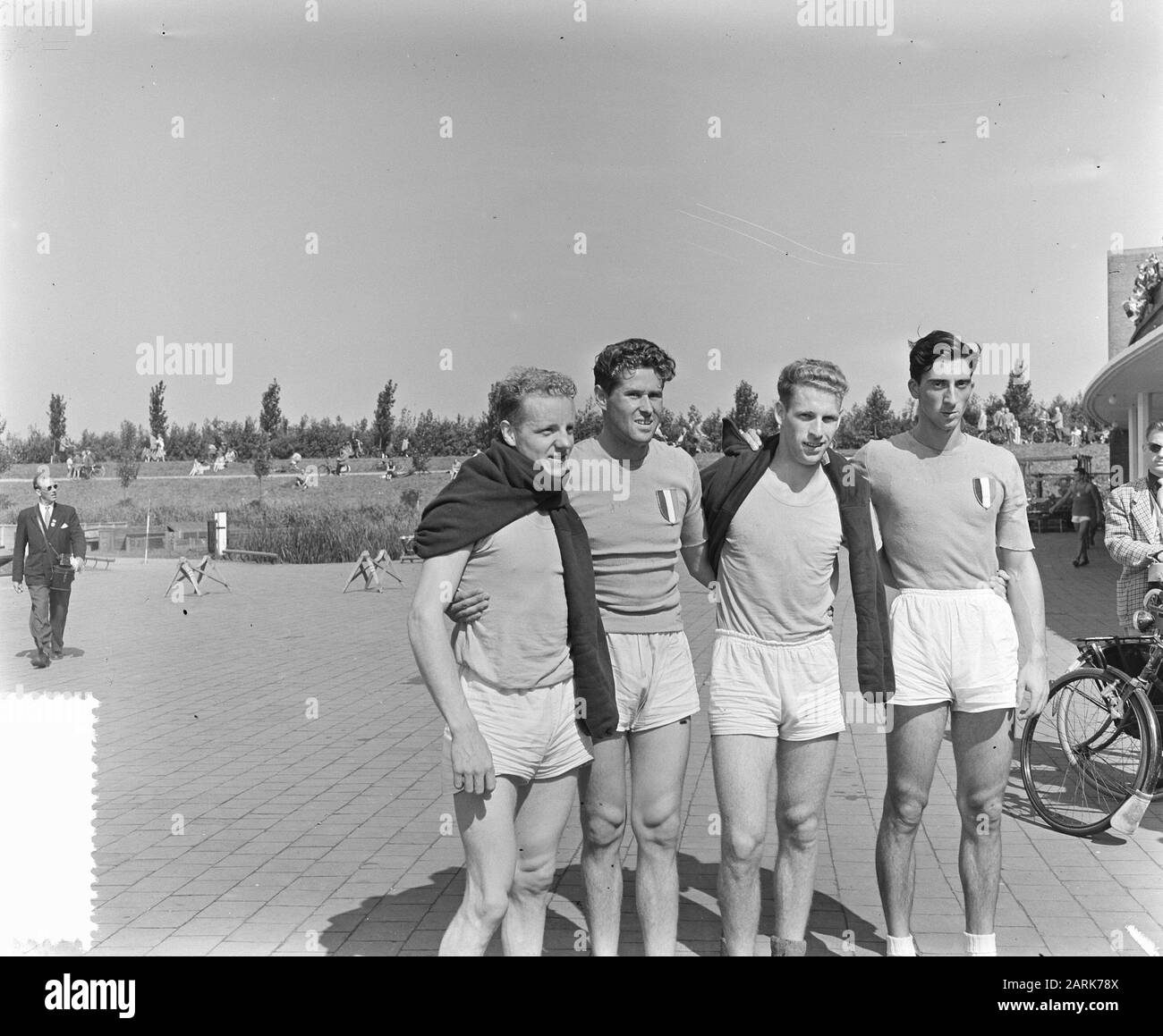 Championnats d'aviron européens hommes, photos d'équipe pour les matchs, divers participants Date : 26 août 1954 mots clés : labour, championnats d'aviron, participants Banque D'Images