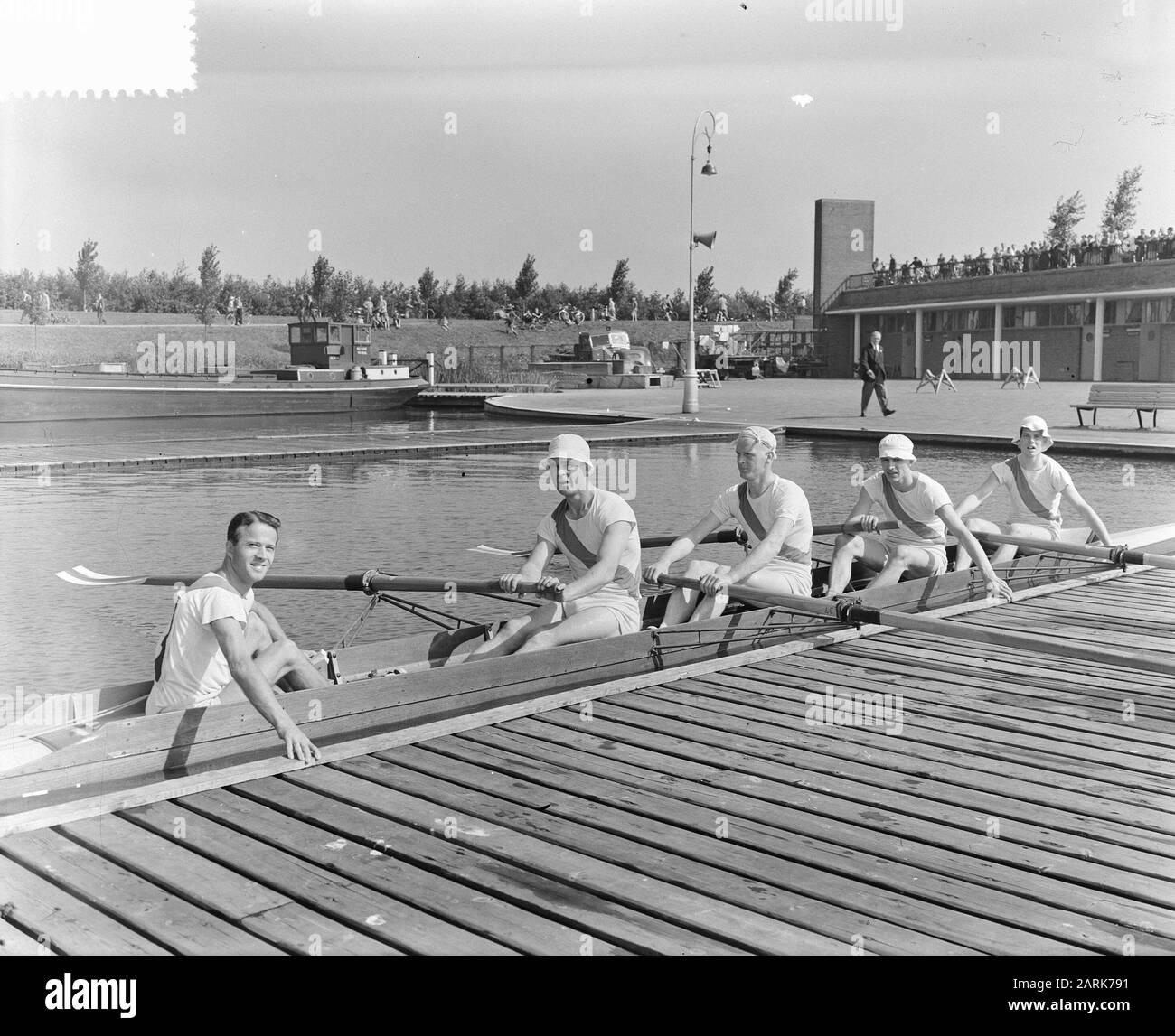 Championnats d'aviron européens hommes, photos d'équipe pour les matchs, divers participants Date : 26 août 1954 mots clés : labour, championnats d'aviron, participants Banque D'Images