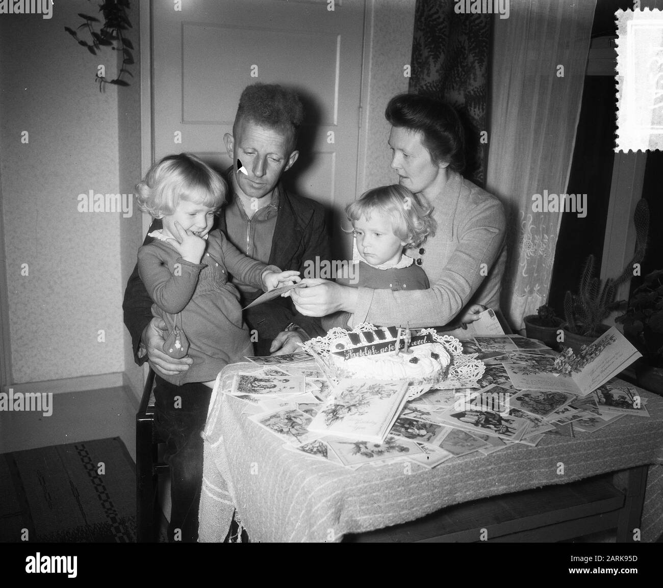 Dutch siamese jumeaux 2 ans, Folkje en Tjitske de Vries Date: 8 novembre 1955 mots clés: Siamese Twins Nom personnel: Folkje, Vries, Tjitske de Banque D'Images