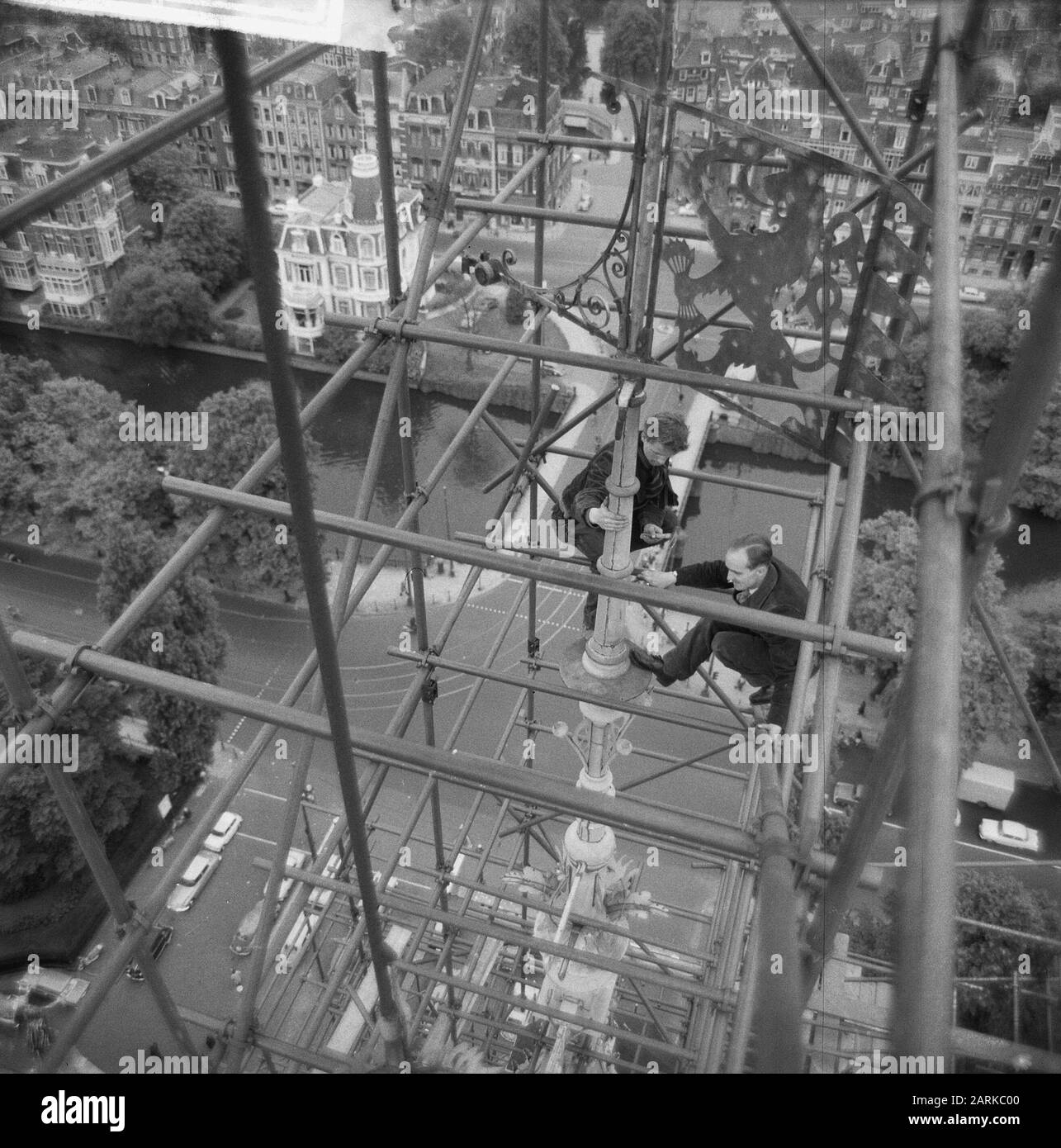 Rooster de la tour du Rijksmuem est en cours de réparation Date : 23 mai 1961 mots clés : Towers Nom de l'établissement : Rijksmuseum Banque D'Images