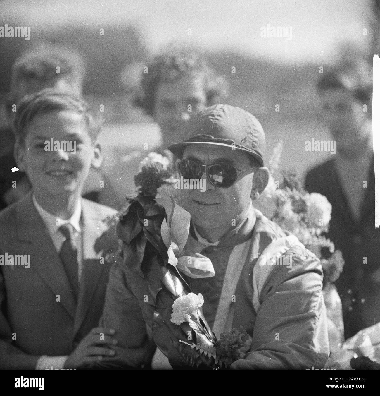 Grand Prix der Lage Landen, gagnant M. Martens Date: 24 juin 1962 lieu: Duindigt mots clés: Trotting, sport équestre Nom personnel: Martens, M. Banque D'Images