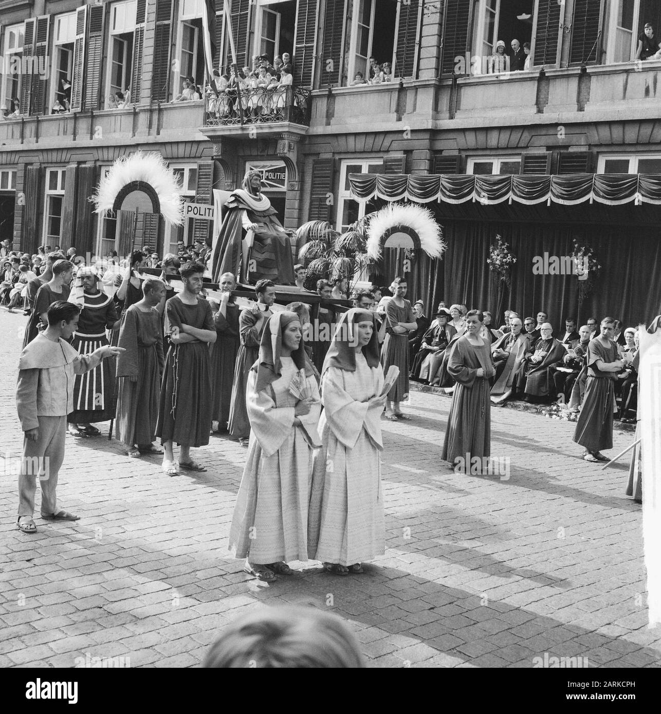 Sanctuaire de Maastricht. Procession Date: 8 juillet 1962 lieu: Maastricht mots clés: Pèlerinages, processions, religions, Catholiques romains Nom personnel: Sanctuaire, Servaas Banque D'Images