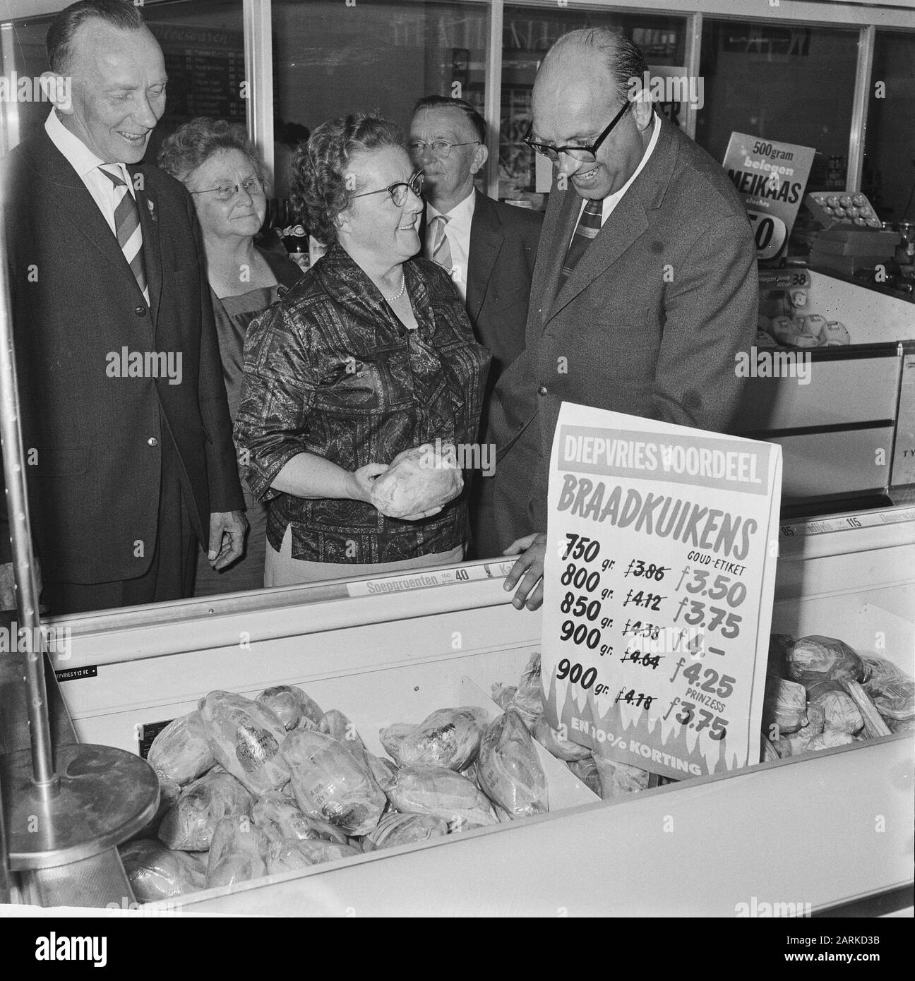 Winkel De Gruyter (Commissionné De Gruyter) Date: 4 September 1962 Mots Clés: Boutiques Nom De L'Établissement: De Gruyter Banque D'Images Winkel De Gruyter (Commissionné De Gruyter) Date: 4 September 1962 Mots Clés: Boutiques Nom De L'Établissement: De Gruyter Banque D'Images