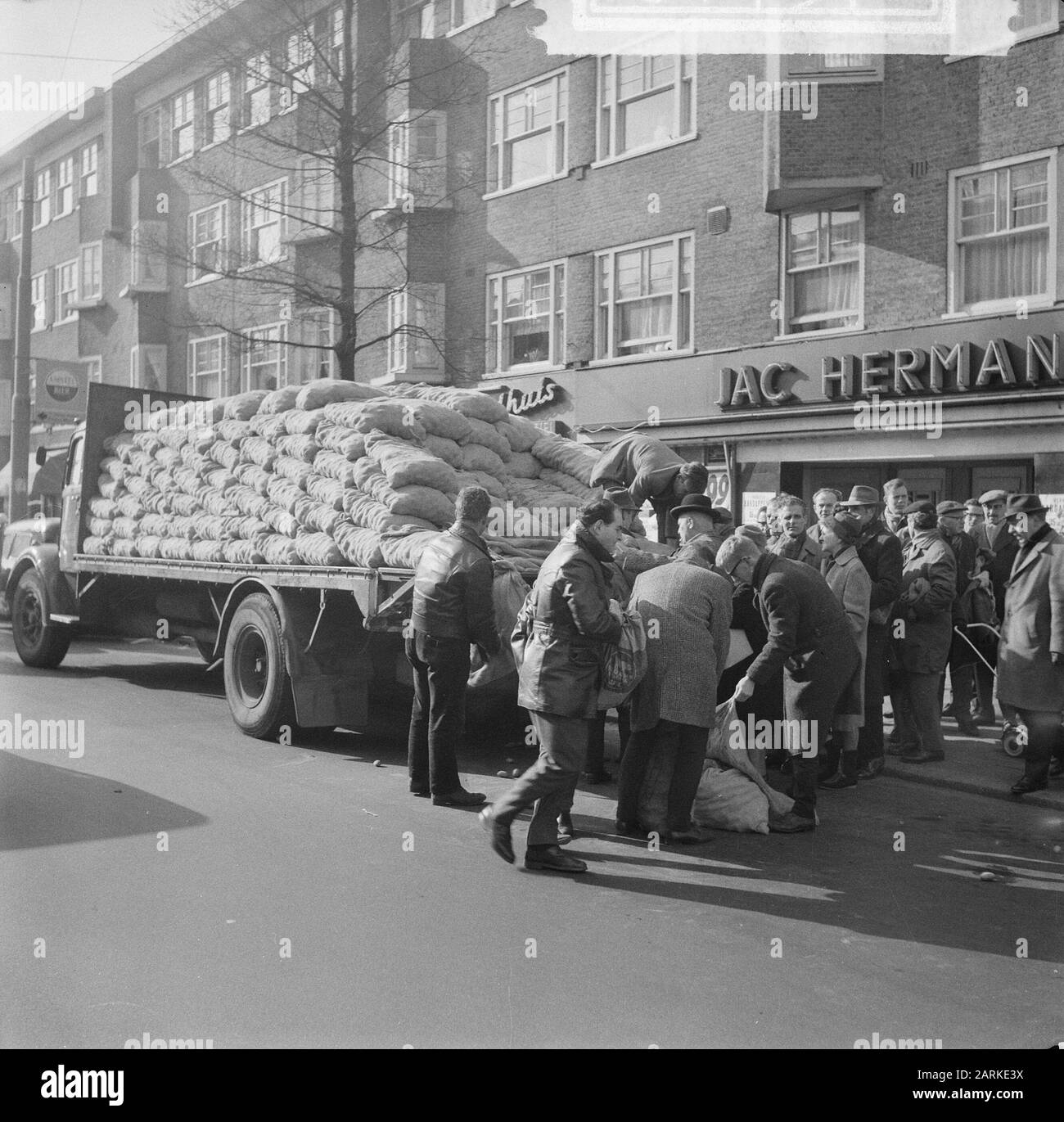 Zeeland bintjes, offre de réduction Date: 7 mars 1964 mots clés: Offres Banque D'Images