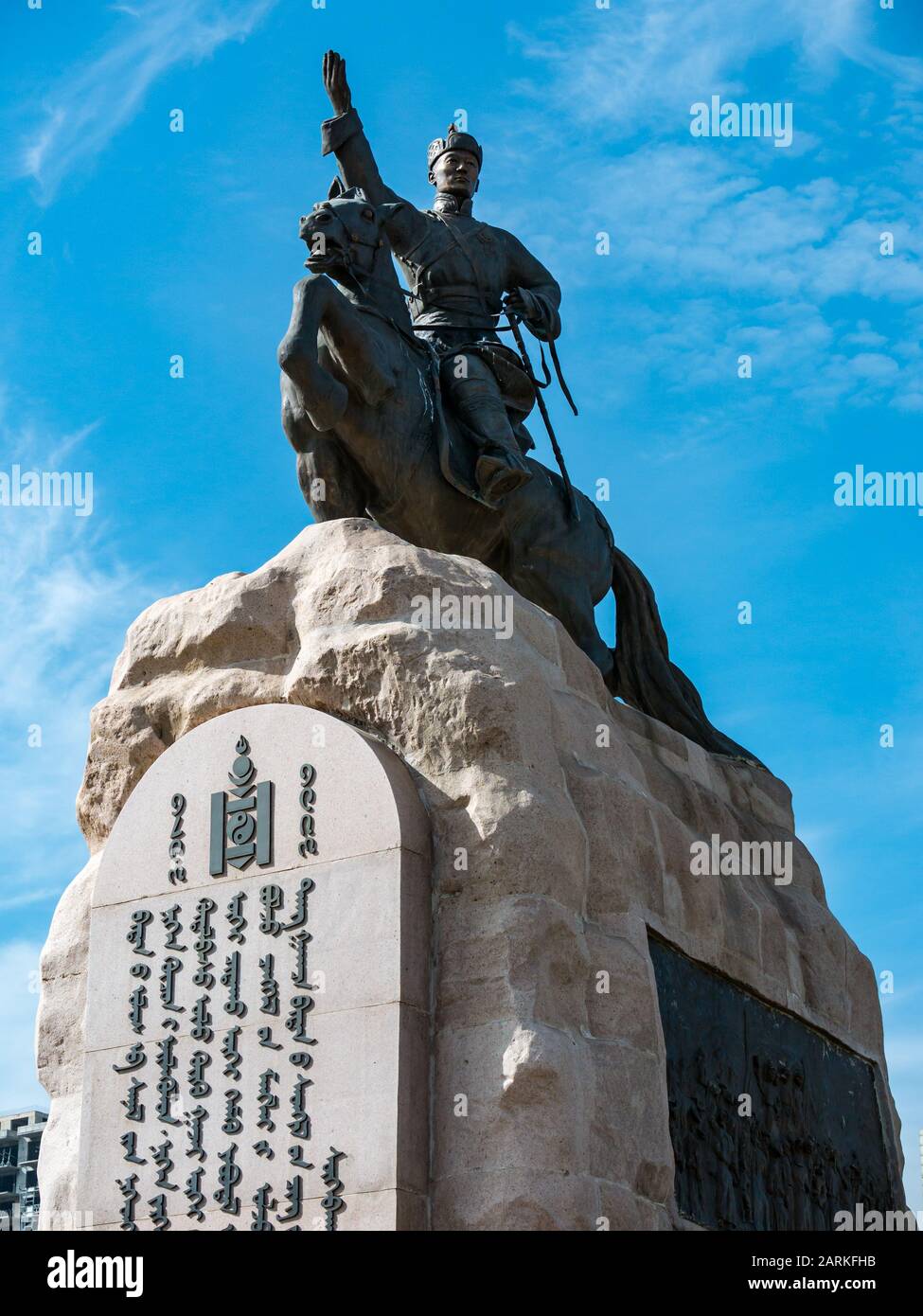 Statue équestre de Damdinii Sükhbaatar, fondateur du Parti Populaire mongol, place Sükhbaatar, Oulan-Bator, Mongolie Banque D'Images