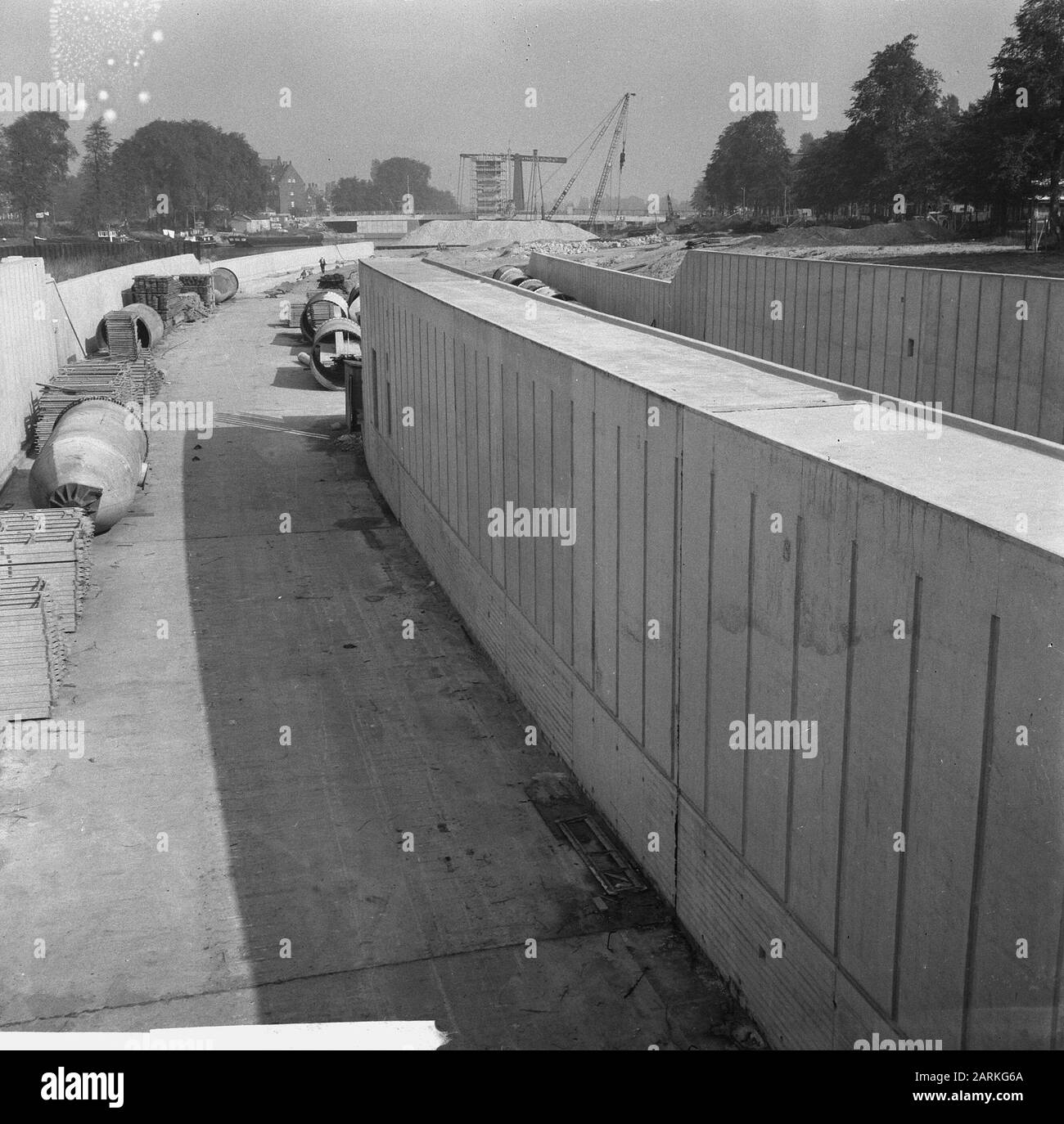 IJ-tunnel en construction, tunnel de sortie nord en arrière-plan Kraaienplein Date: 5 octobre 1965 mots clés: En construction, tunnels Banque D'Images