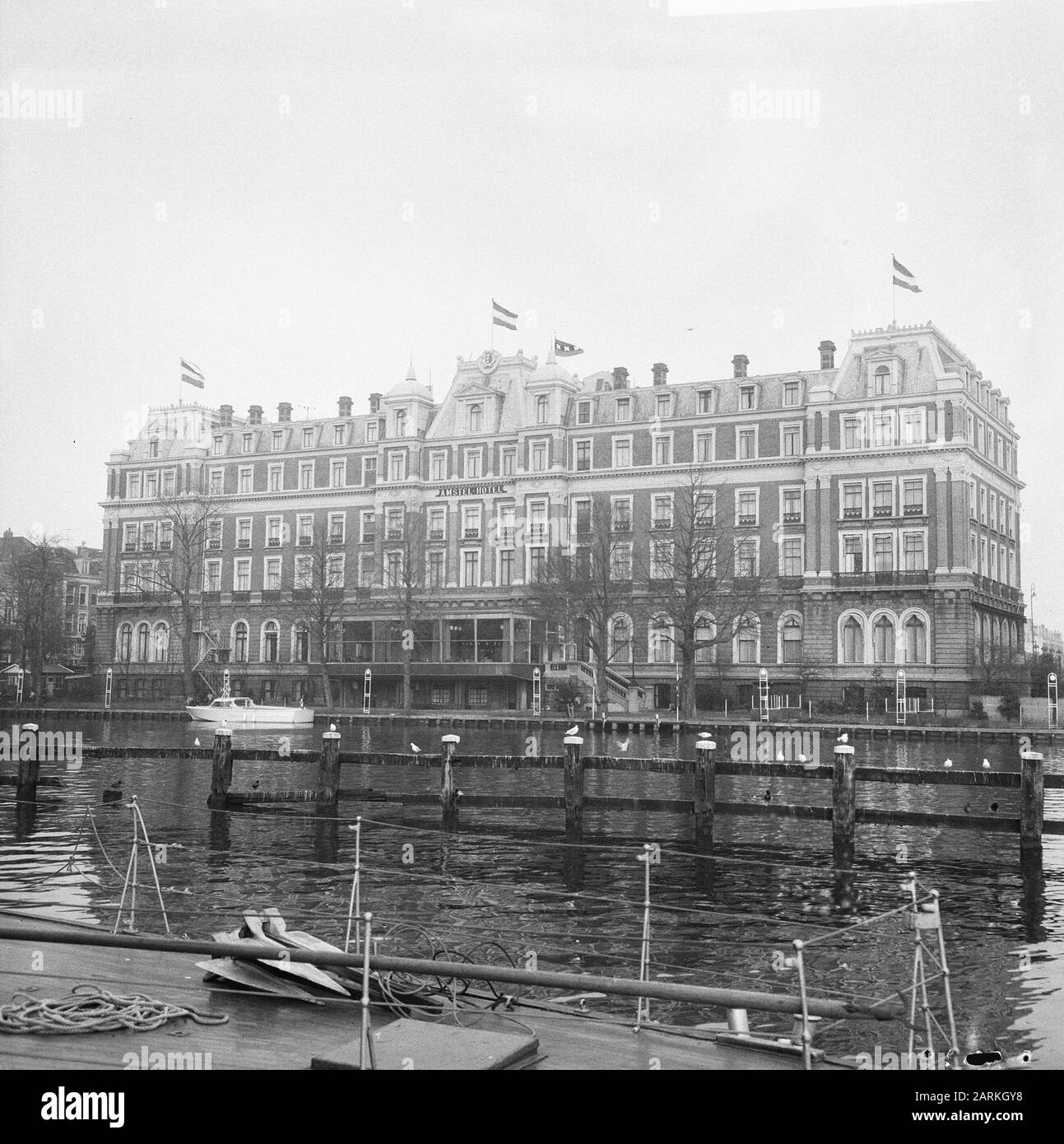 Exterieur Amstelhotel, front, back Date : 8 mars 1966 mots clés : Hôtels, extérieur Nom de l'établissement : Amstelhotel Banque D'Images
