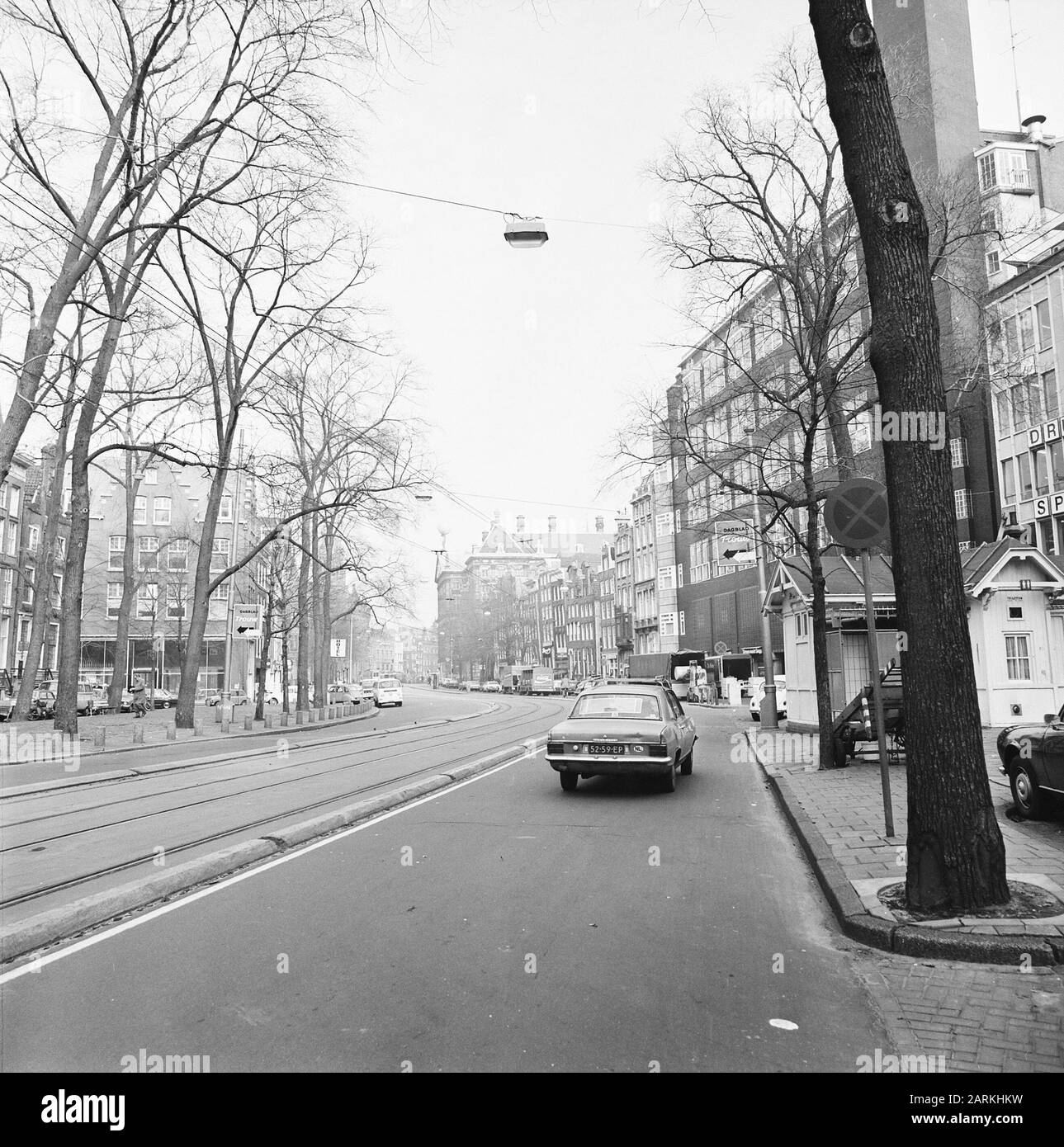 Vue sur la ville d'Amsterdam (commandé Amsterdam Book), vue sur Nieuwe Zijdsvoorburgwal (près du bâtiment Telegraaf) Date: 8 novembre 1974 lieu: Amsterdam, Noord-Holland mots clés: Cityscapes Nom de l'établissement: Telegraph Banque D'Images