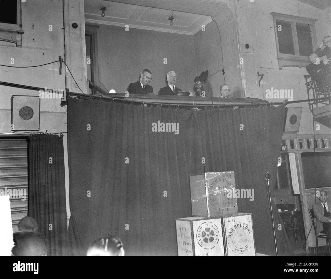 Vente aux enchères de thé par le maire d'Ailly Tea Consultancy Date: 17 mai 1951 mots clés: Tea Consultancy, Tea enchères Nom personnel: Ailly, Arnold Jan d'' Banque D'Images