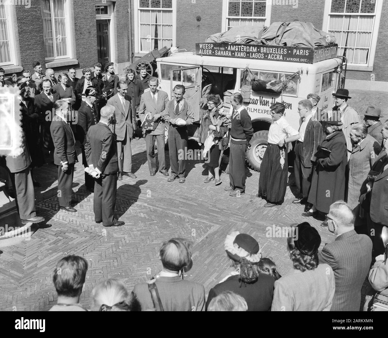 Expédition van Houten retour à Amsterdam Date: 12 avril 1952 lieu: Amsterdam, Noord-Holland mots clés: Expéditions Banque D'Images